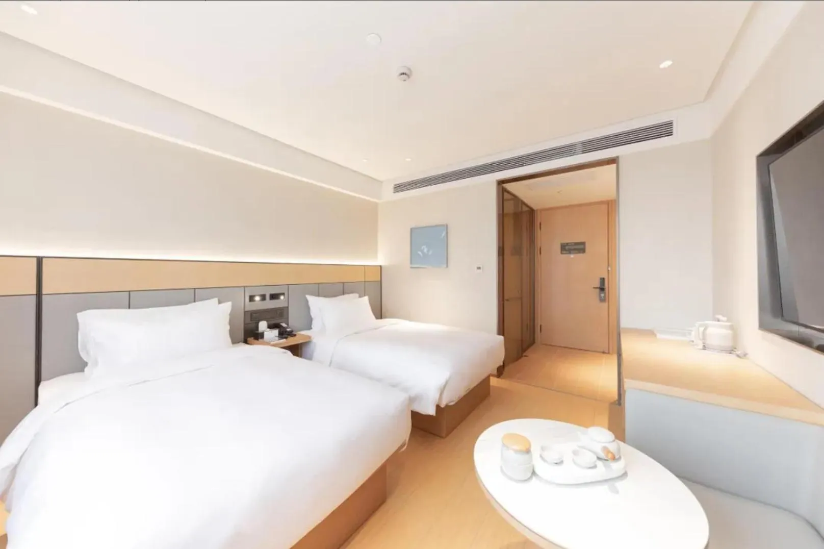 Photo of the whole room, Bed in JI Hotel Shanghai University Tacheng Road