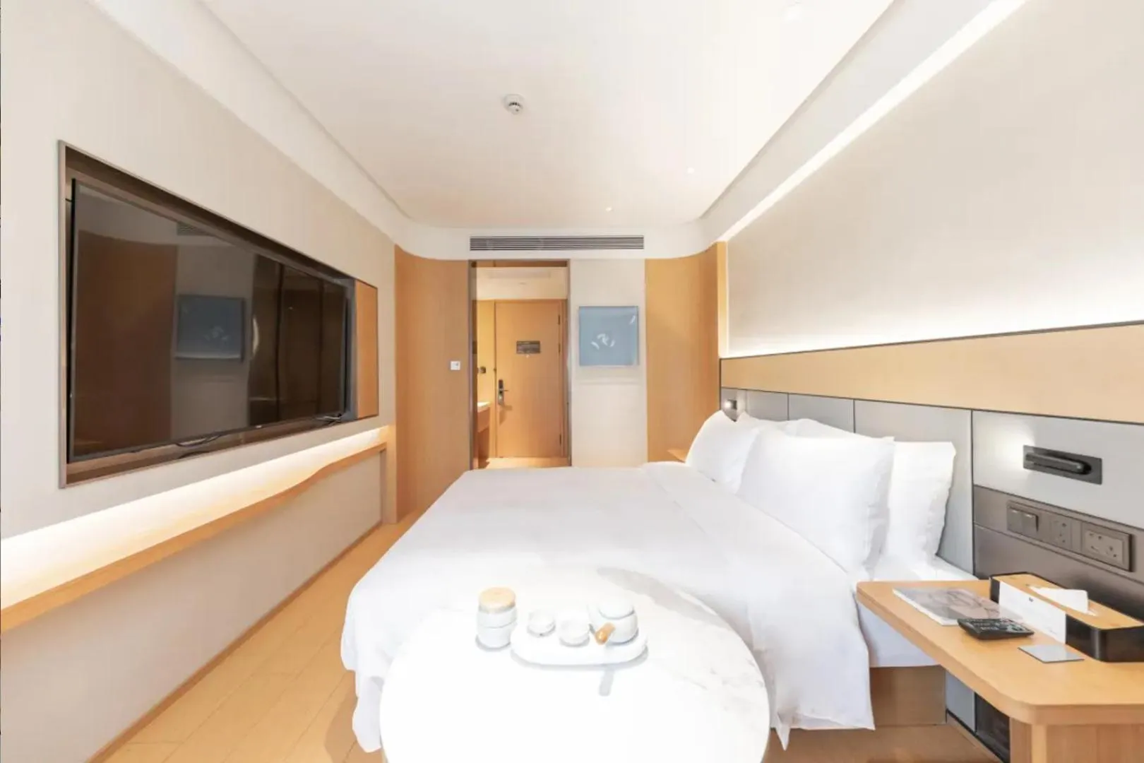 Photo of the whole room, Bed in JI Hotel Shanghai University Tacheng Road