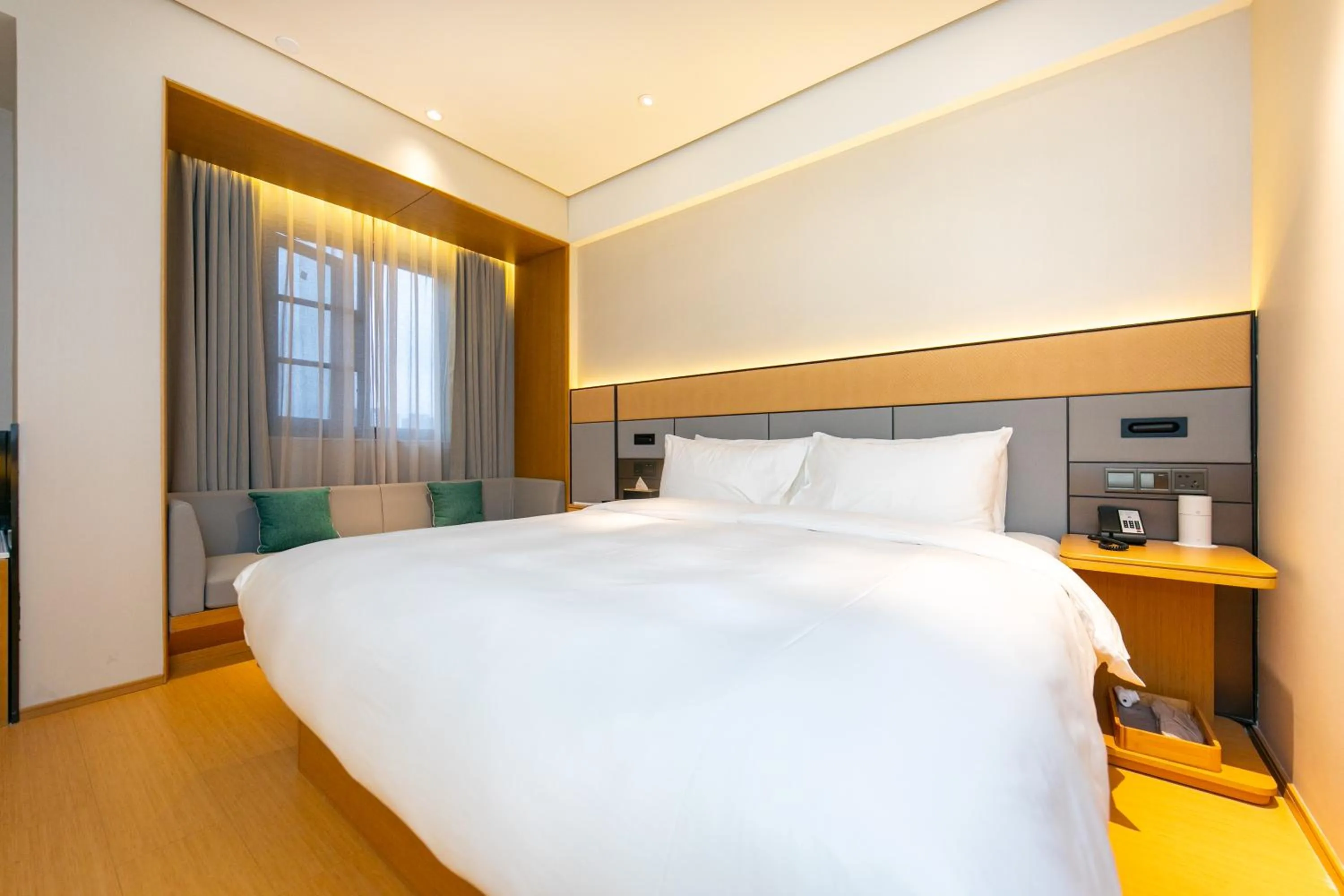 Photo of the whole room, Bed in JI Hotel Shanghai New International Expo Center West Gaoke Road