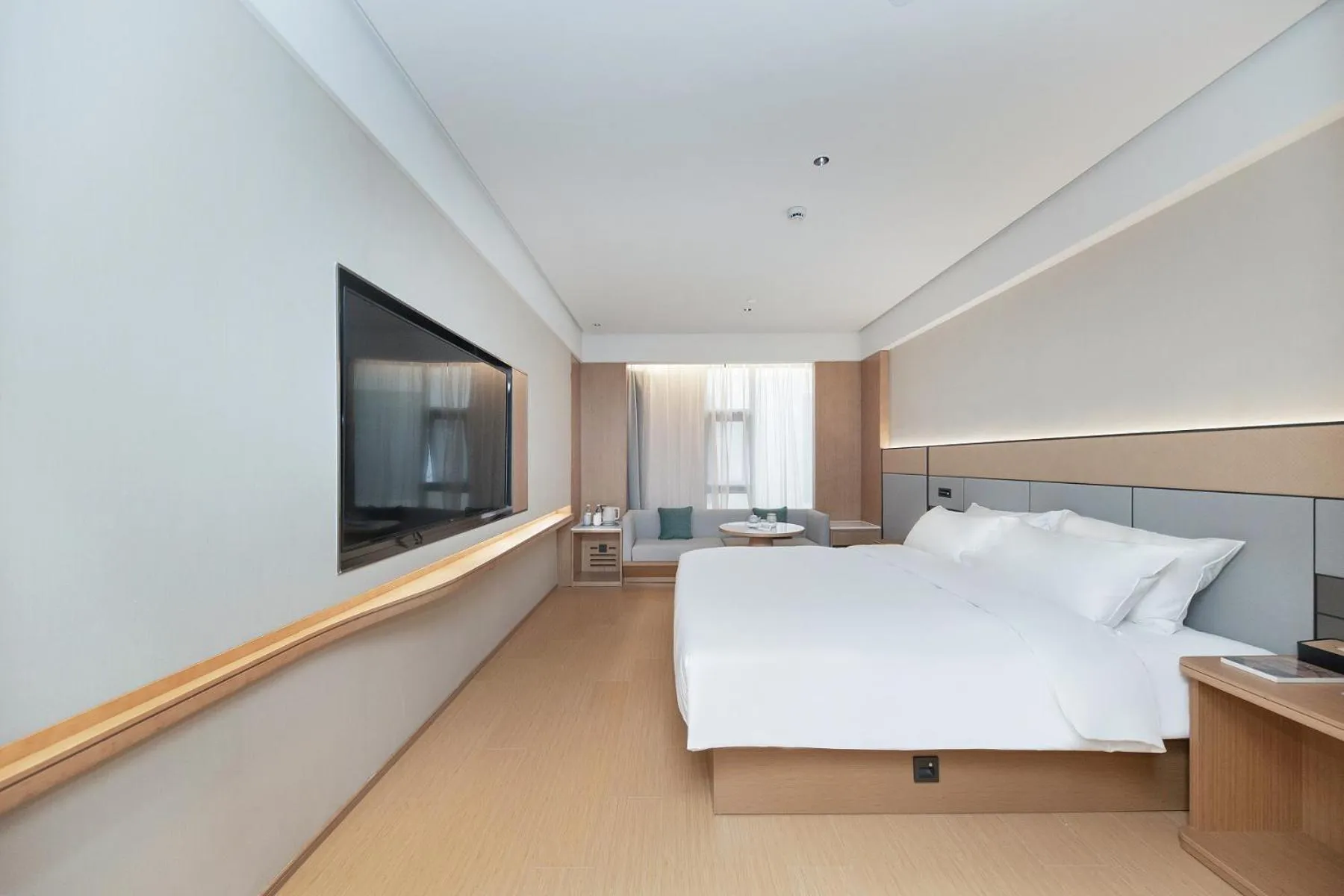 Photo of the whole room, Bed in JI Hotel Shanghai Jiaotong University Cangyuan Road