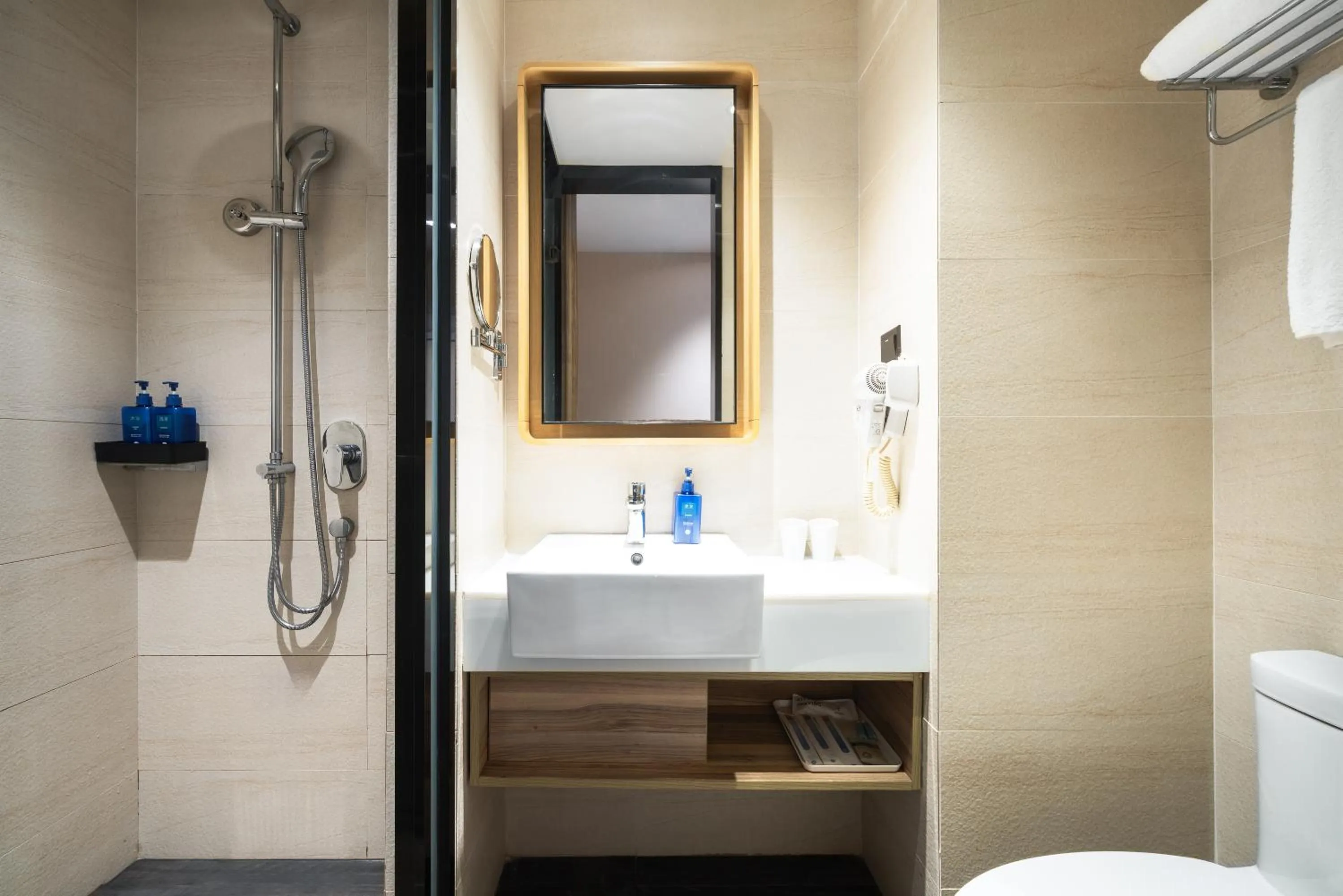 Stress Relief-Double Bed Room in Hanting Premium Hotel Shenzhen Sea World Subway Station