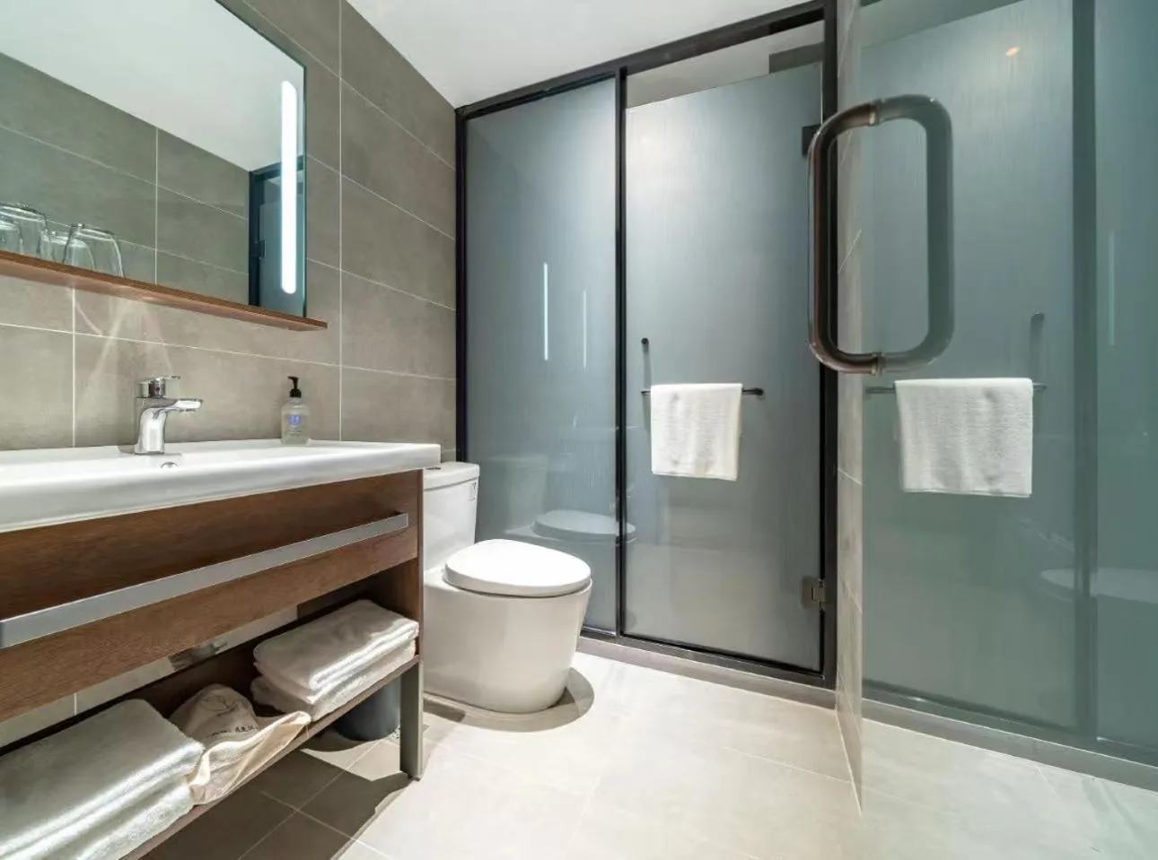 Bathroom in Hanting Hotel Shanghai Pudong Airport Nanzhu Road