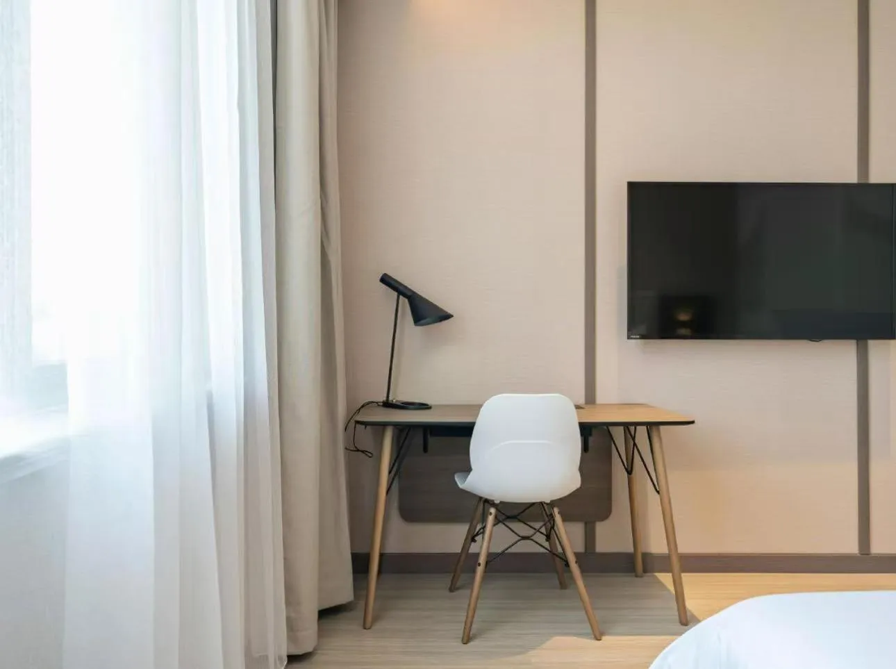 TV and multimedia in Hanting Hotel Shanghai Pudong Airport Nanzhu Road