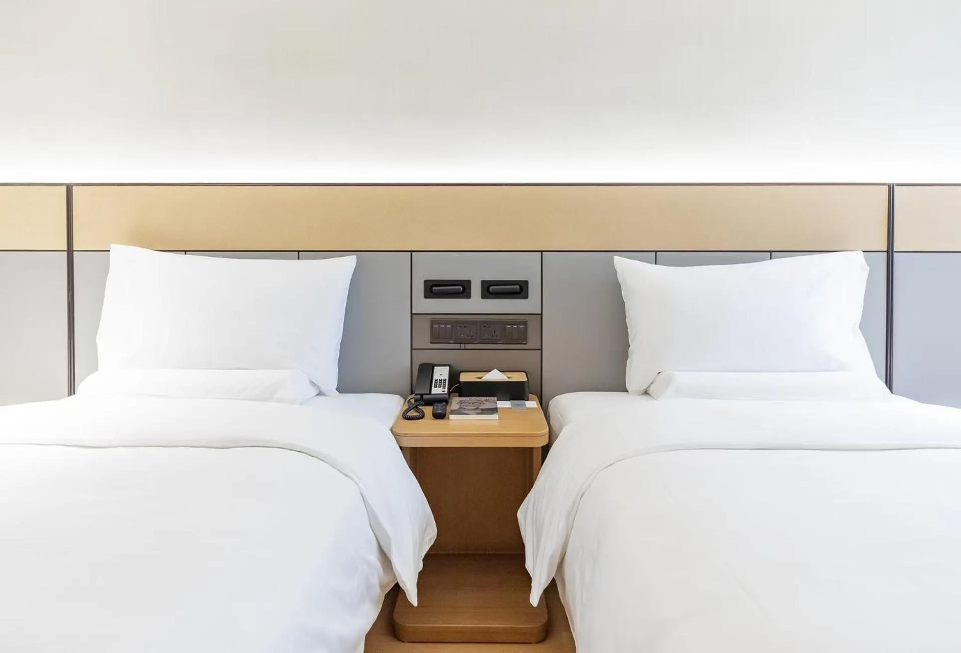 Bed in JI Hotel Shanghai Xintiandi South Xizang Road