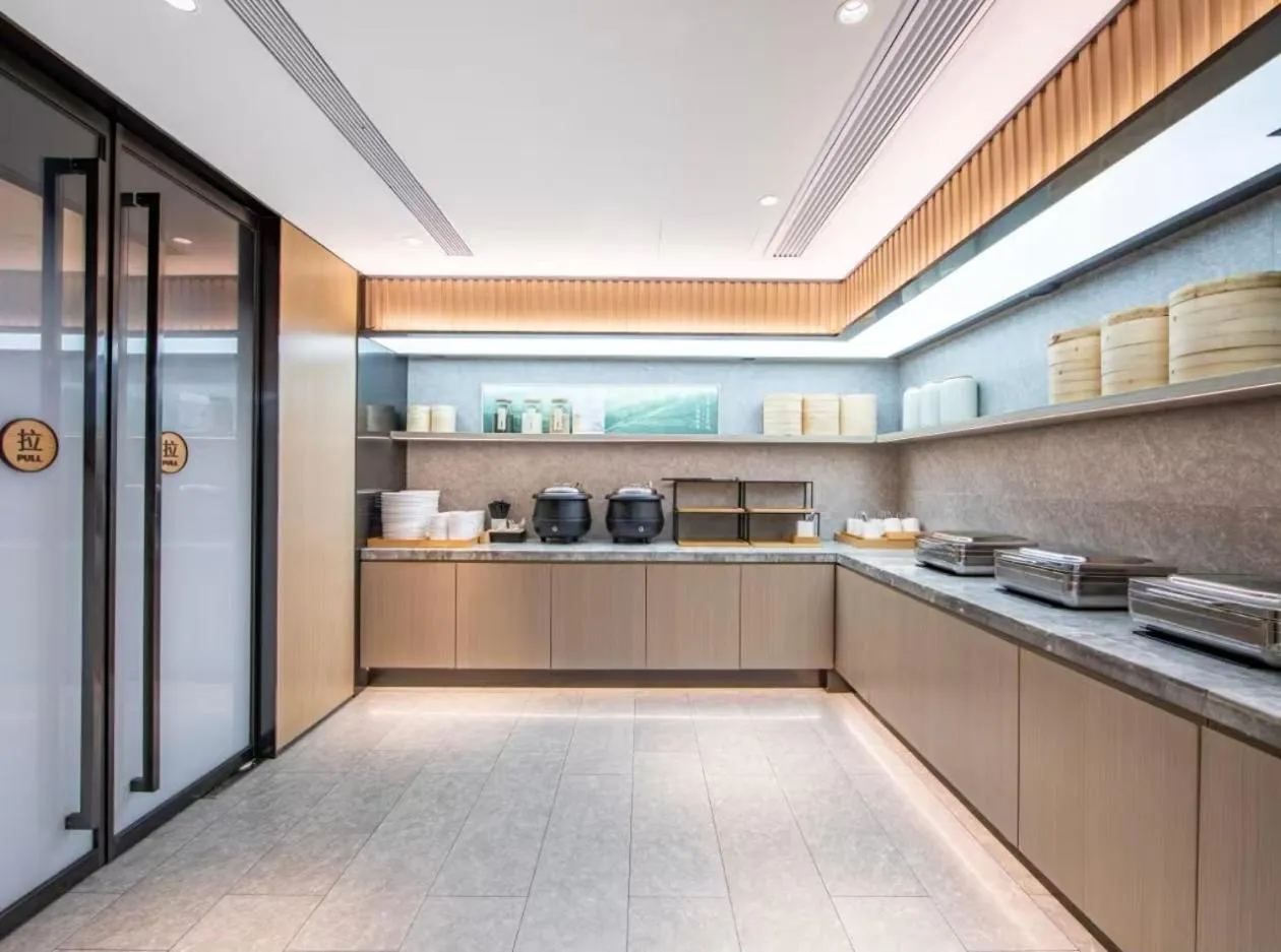 JI Hotel Shanghai Xujiahui Caobao Road Subway Station