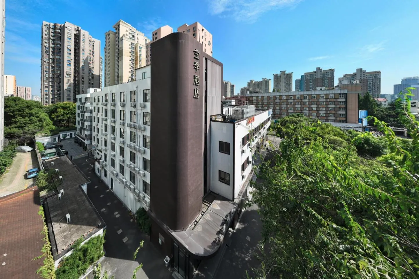 JI Hotel Shanghai Xujiahui Caobao Road Subway Station