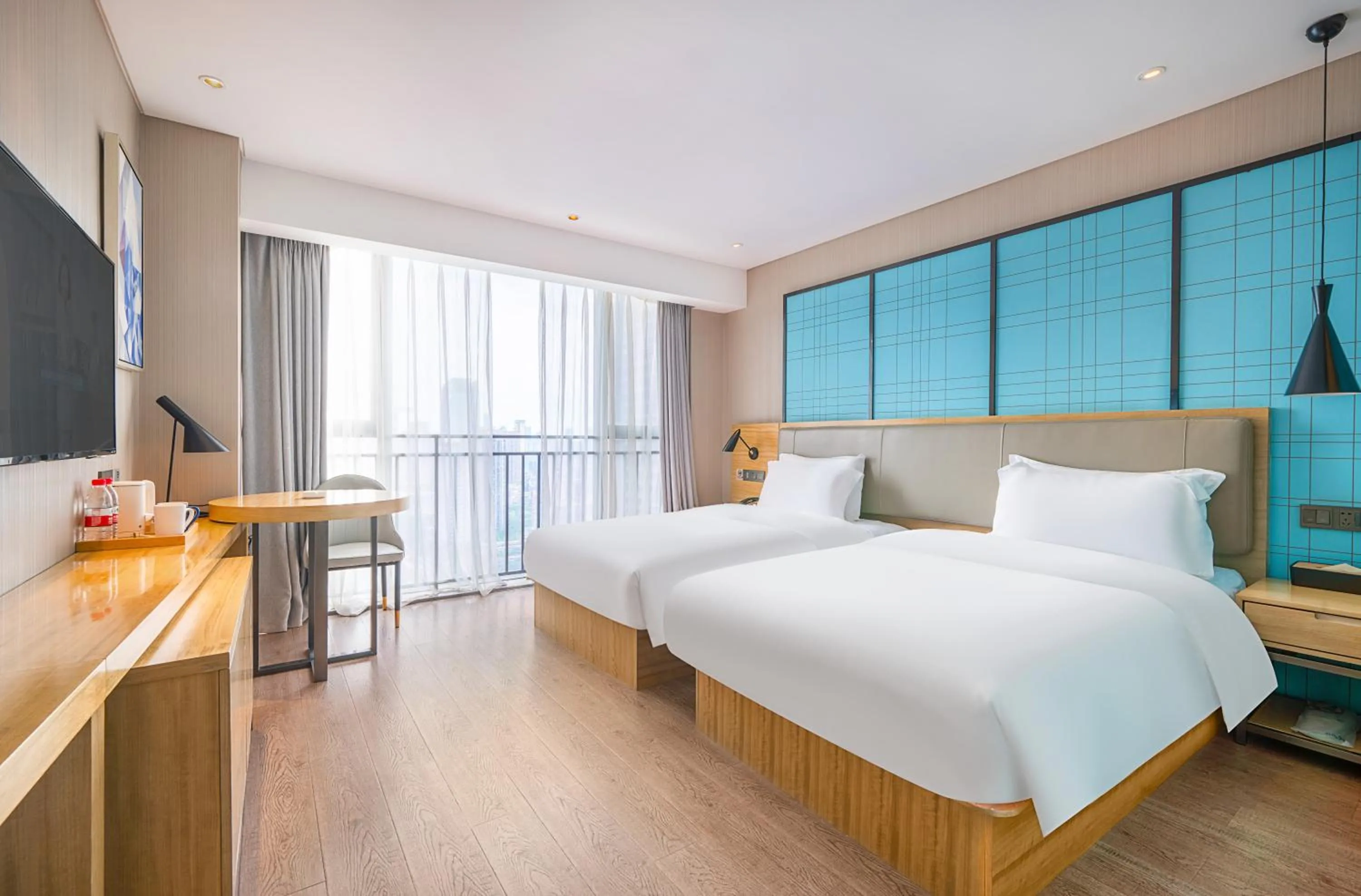 Photo of the whole room, Bed in Starway Hotel Chengdu Jianshe Road SM Plaza