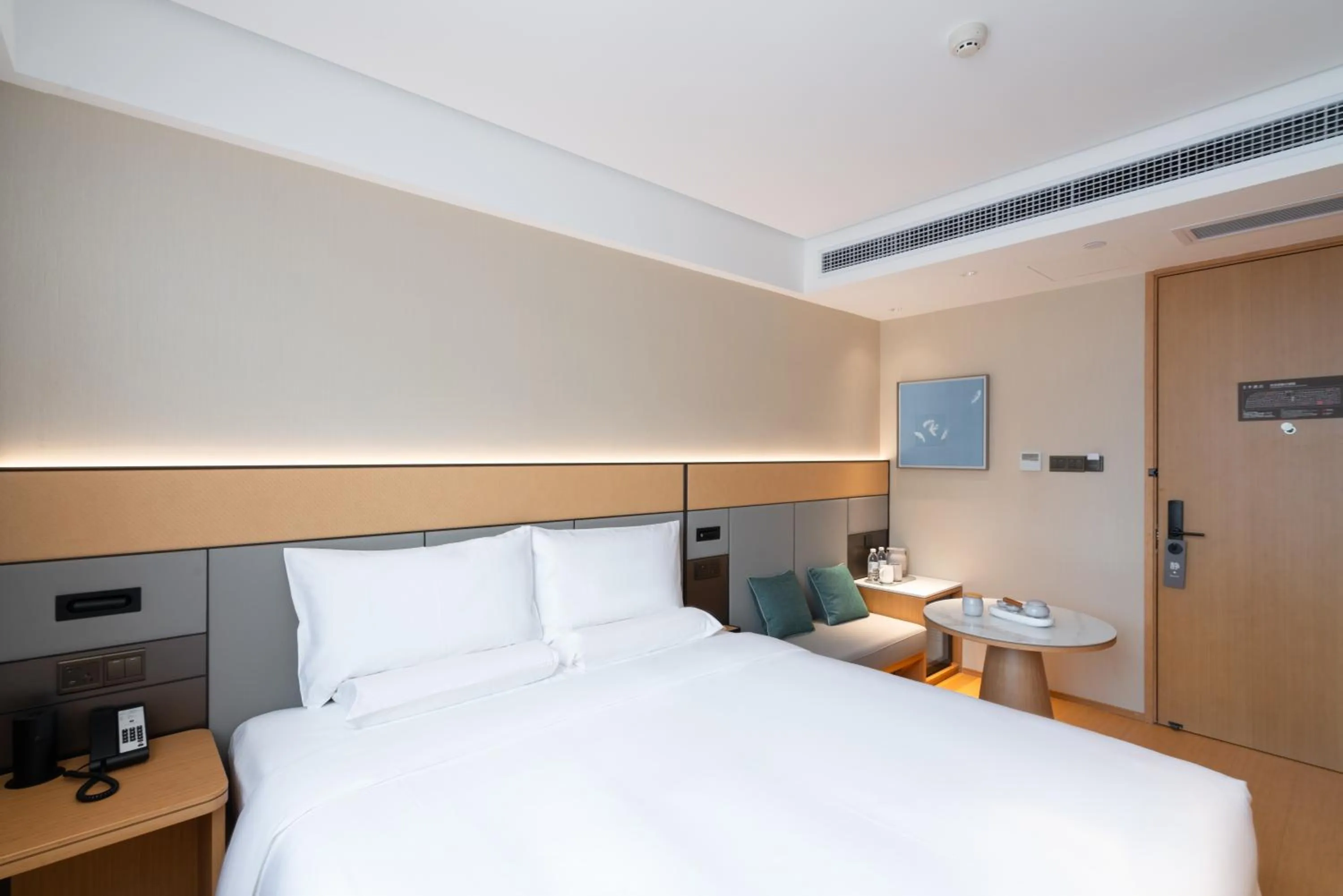 Photo of the whole room, Bed in JI Hotel Guangzhou Tower