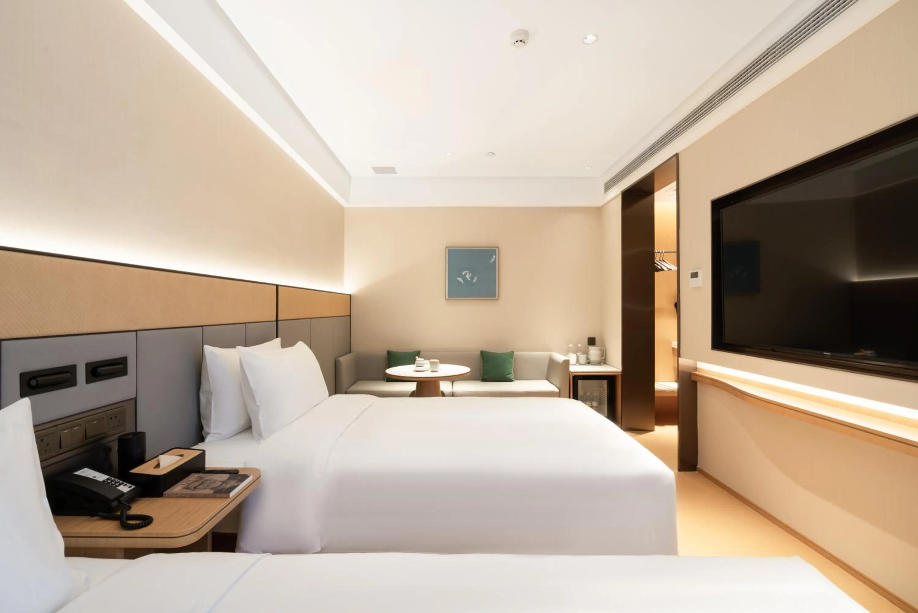 Photo of the whole room, Bed in JI Hotel Guangzhou Tower