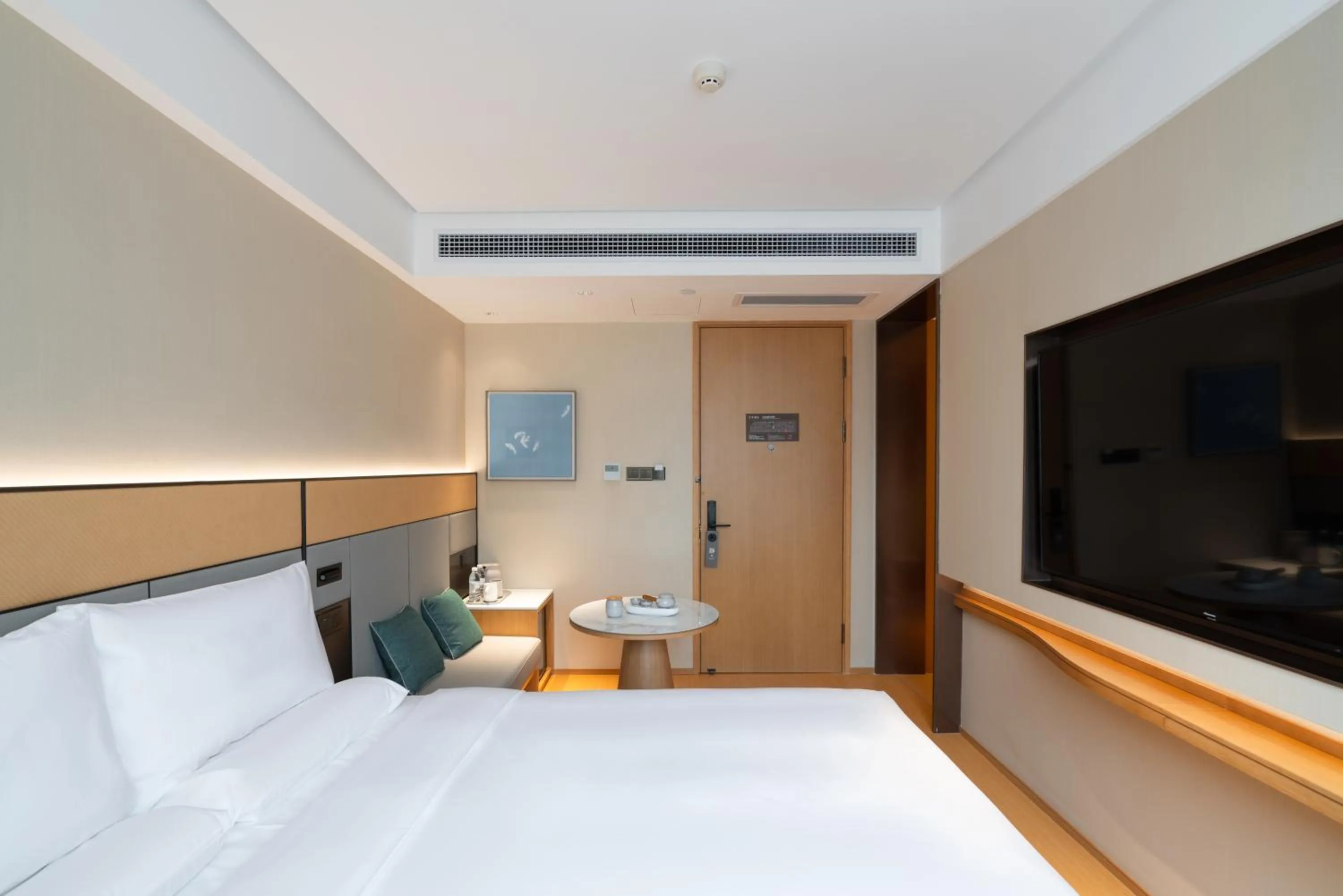 Bed in JI Hotel Guangzhou Tower