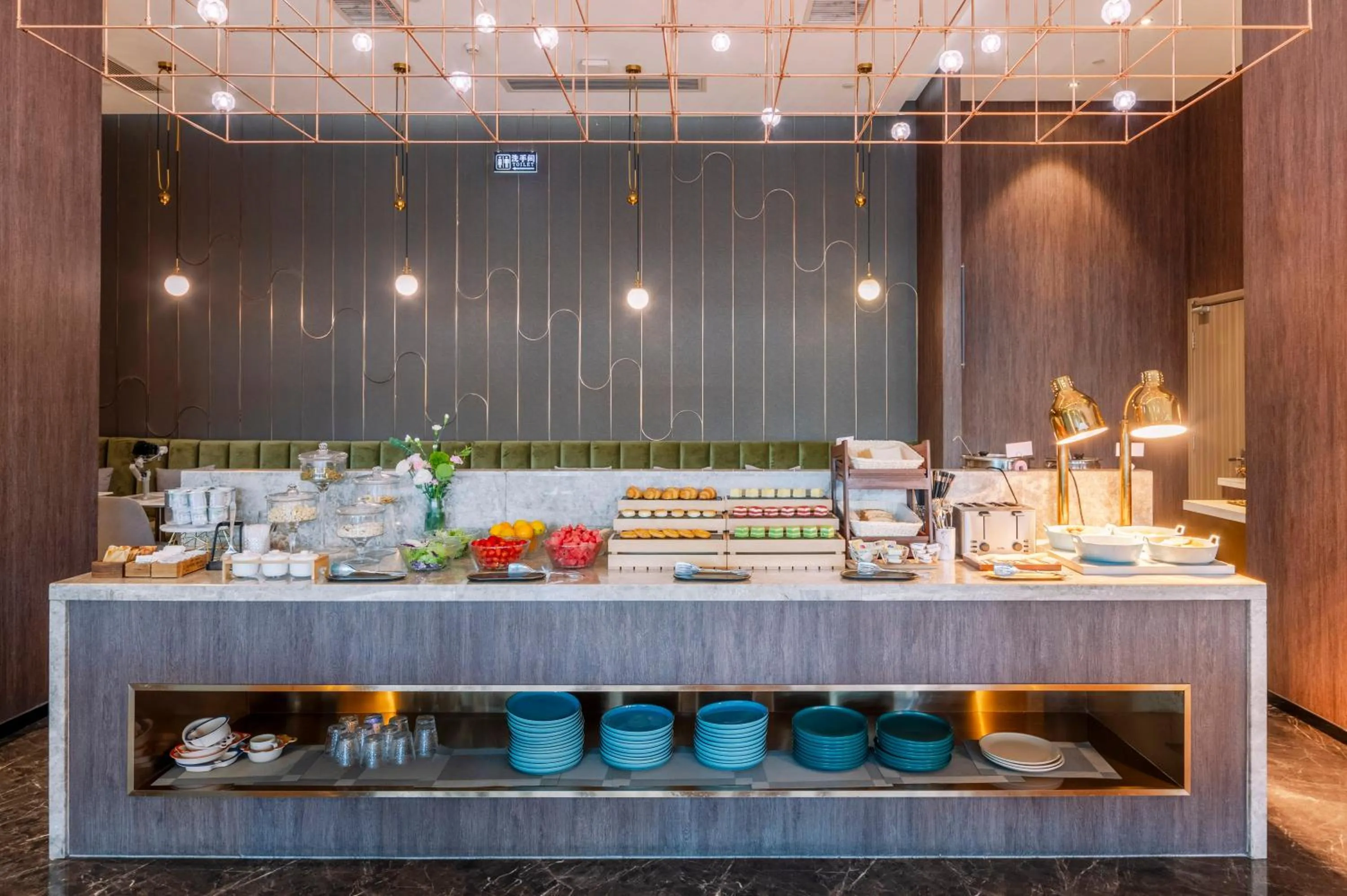 Restaurant/places to eat in Orange Crystal Hotel Shenzhen Baoan Airport Bihaiwan