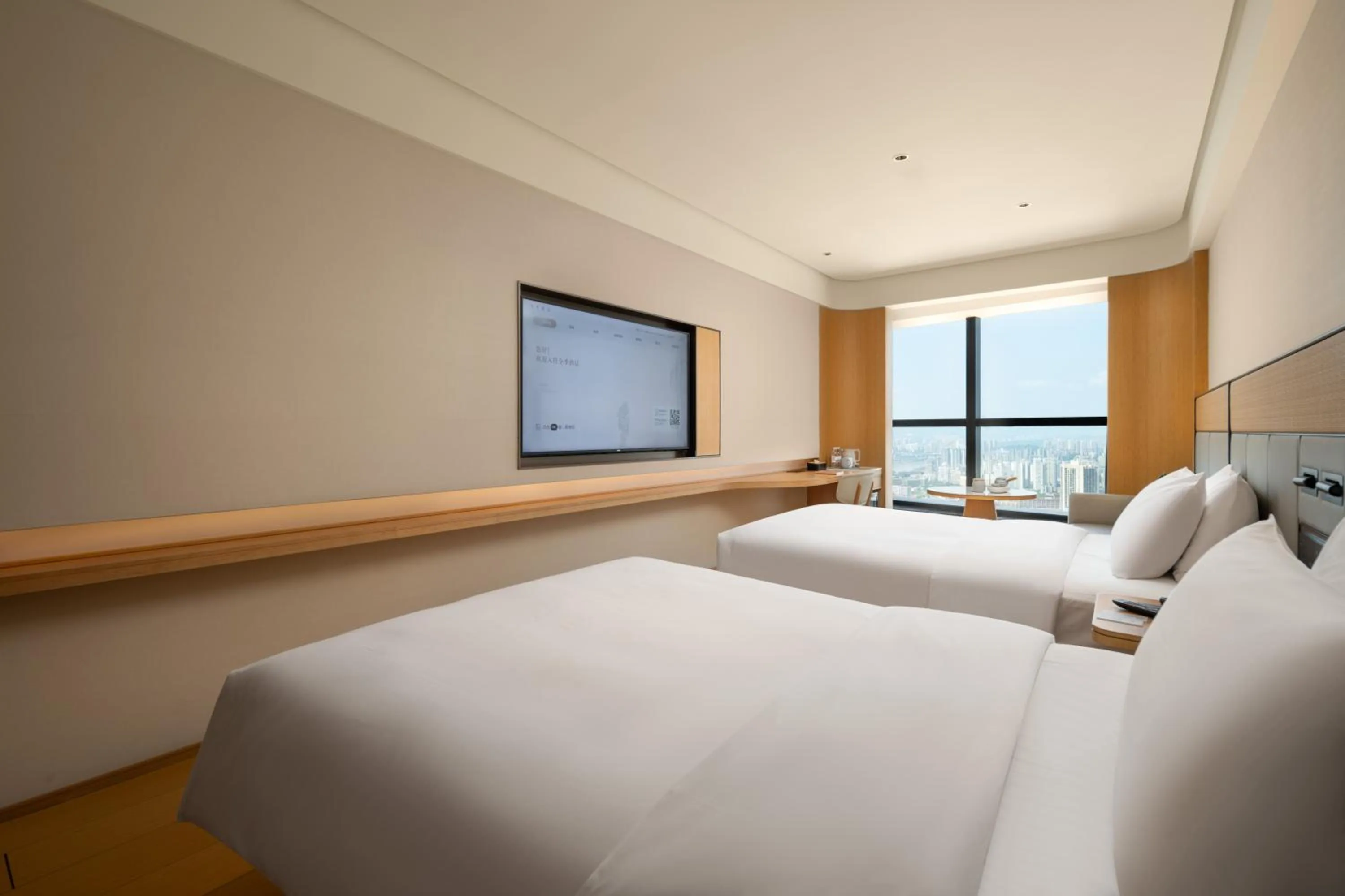 Photo of the whole room, Bed in JI Hotel Chongqing Shapingba Station Three Gorges Square Pedestrian Street