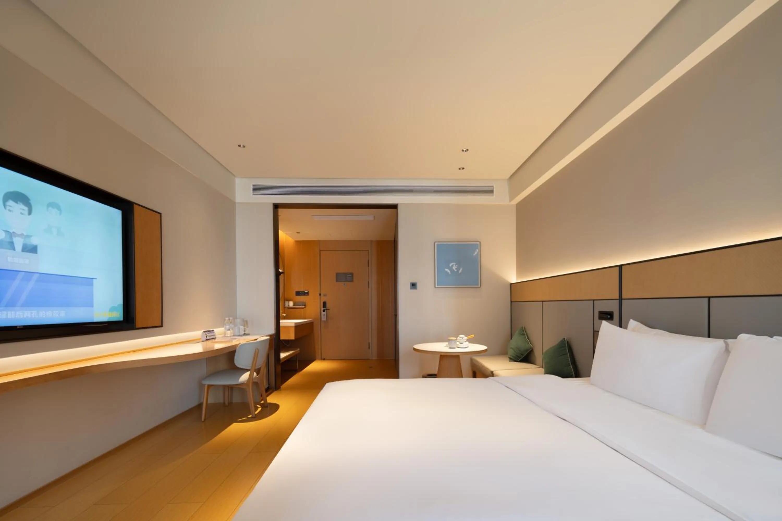 Photo of the whole room, Bed in JI Hotel Chongqing Shapingba Station Three Gorges Square Pedestrian Street