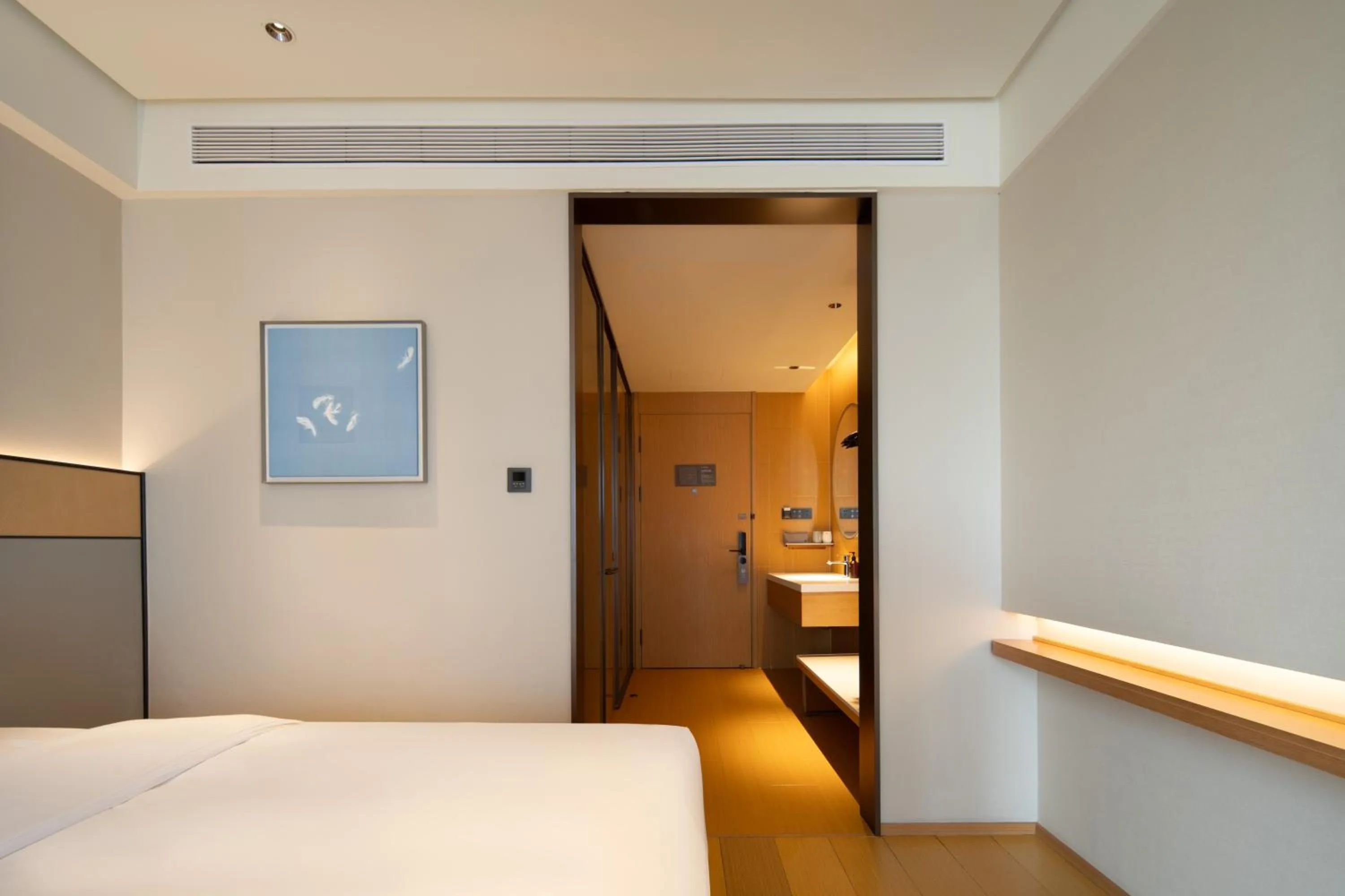 Photo of the whole room, Bed in JI Hotel Chongqing Shapingba Station Three Gorges Square Pedestrian Street