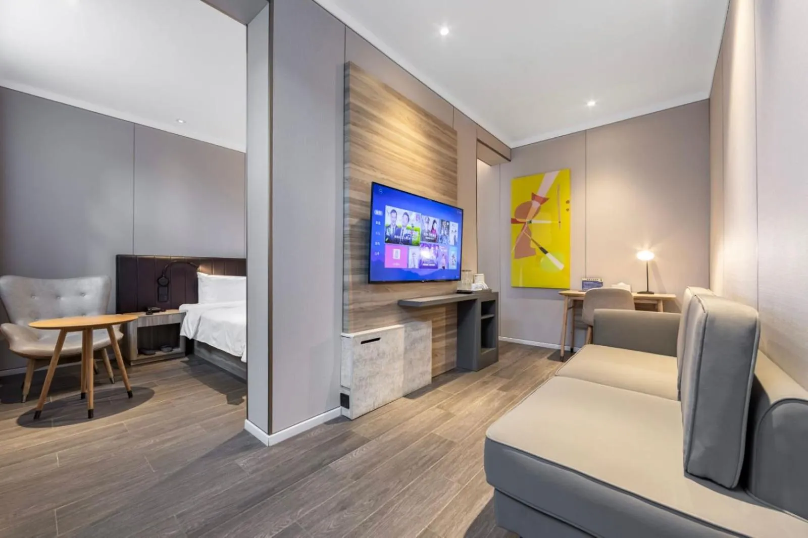 TV and multimedia in Hanting Premium Hotel Shanghai World Expo Shangnan Road