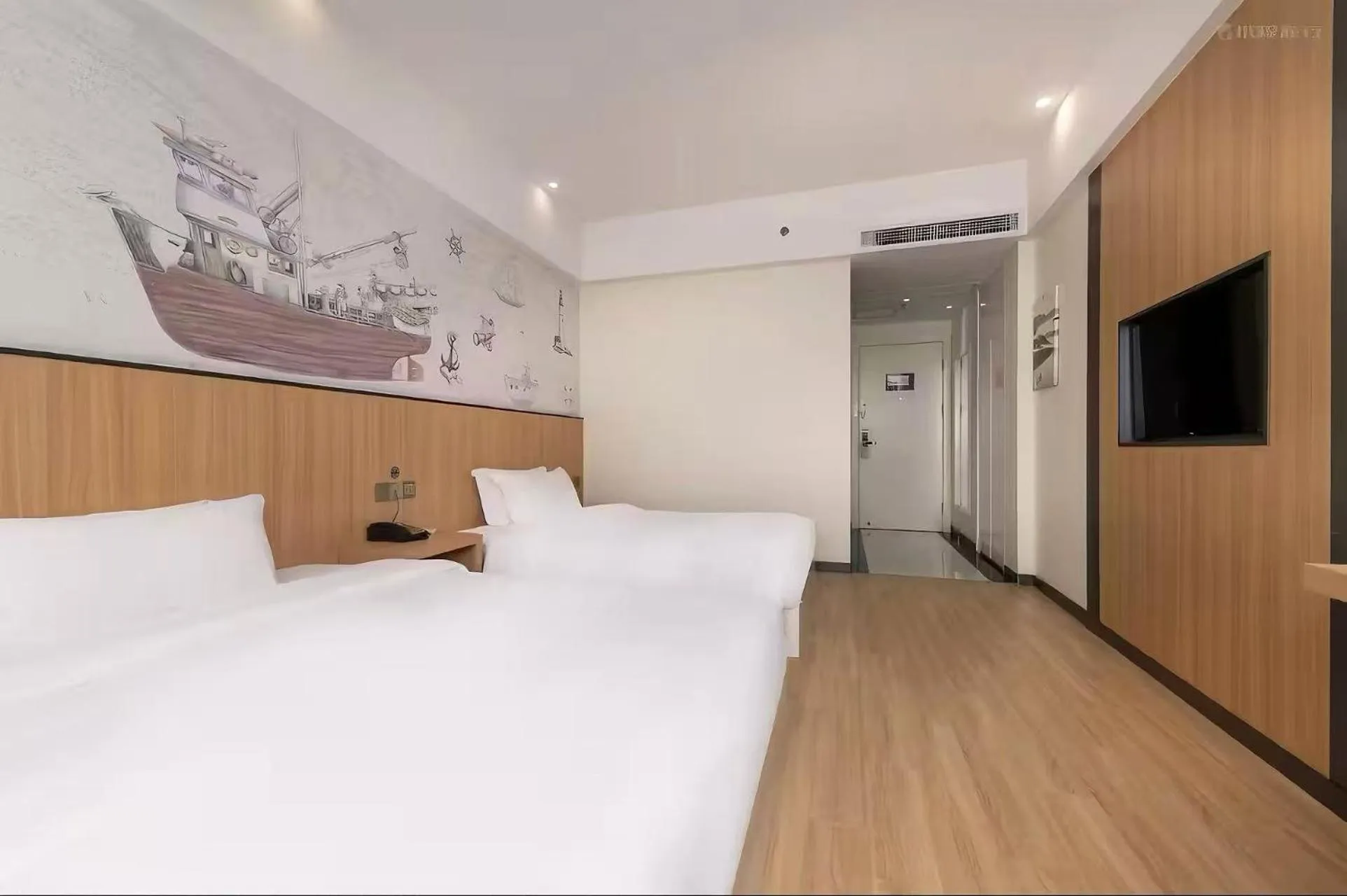 Bed in Starway Hotel Shanghai International Tourism Resort Xiupu Road
