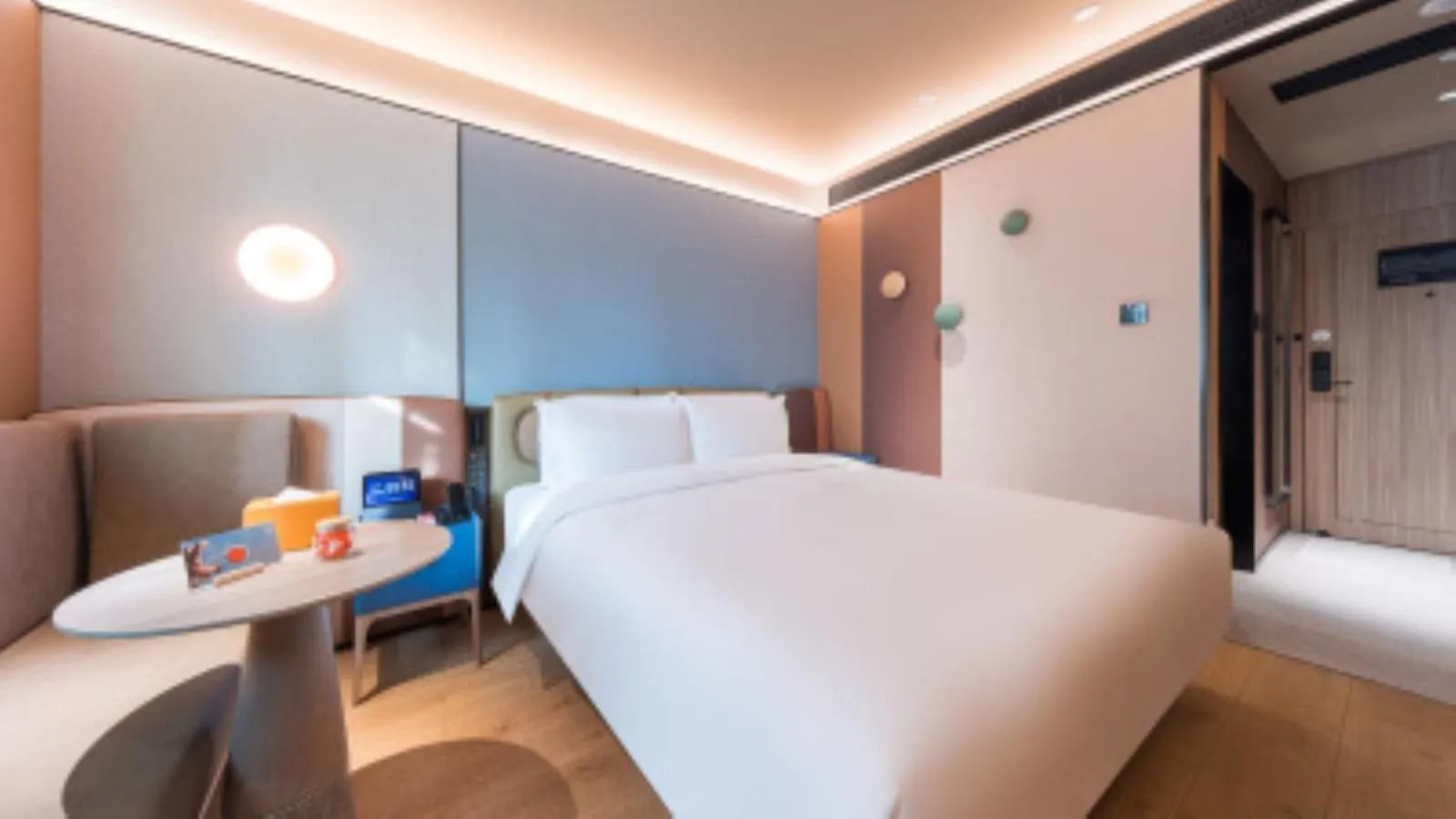 Photo of the whole room, Bed in Orange Beijing Lama Temple Hepingli North Street Subway Station Hotel