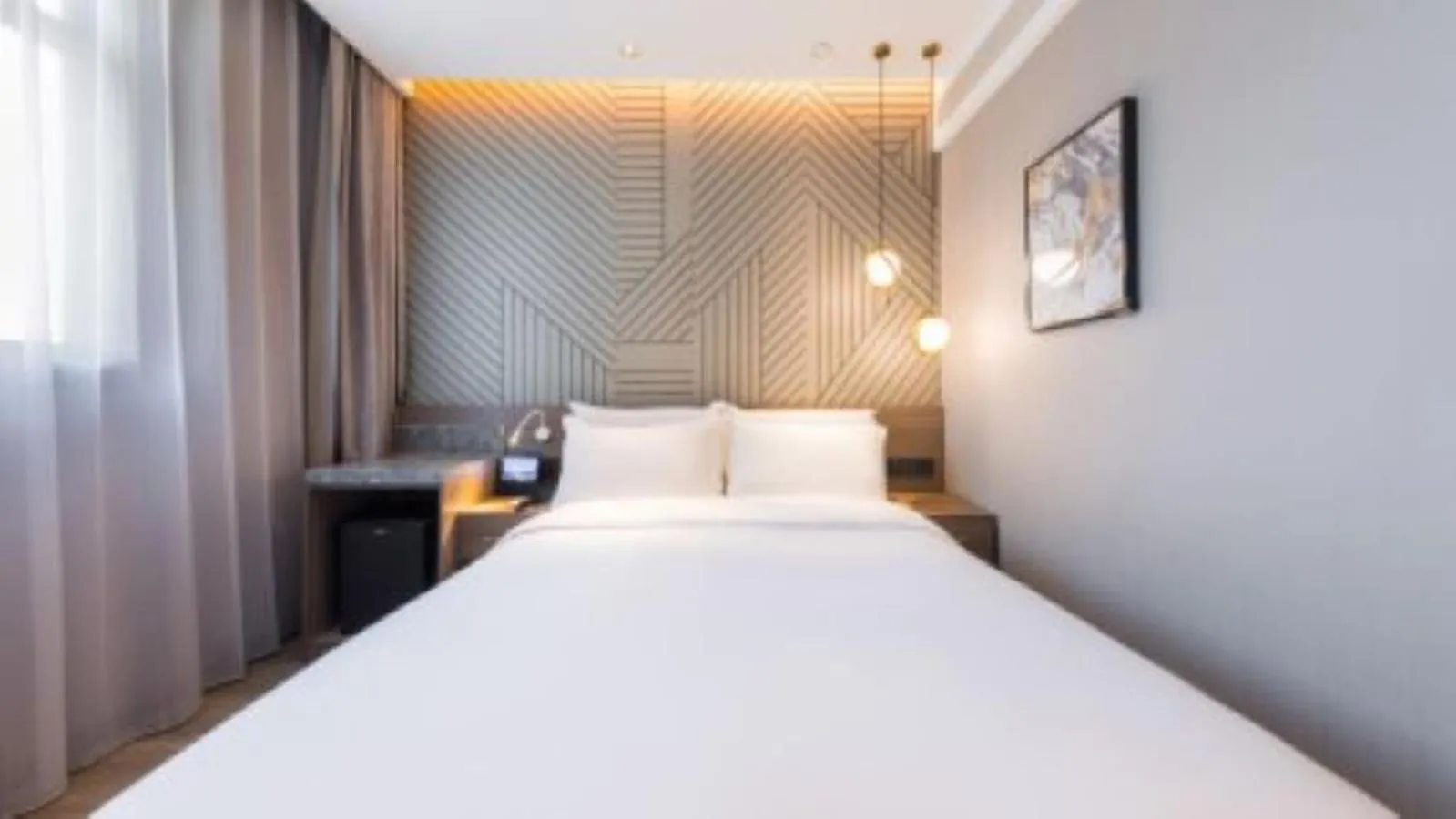 Photo of the whole room, Bed in Orange Beijing Lama Temple Hepingli North Street Subway Station Hotel