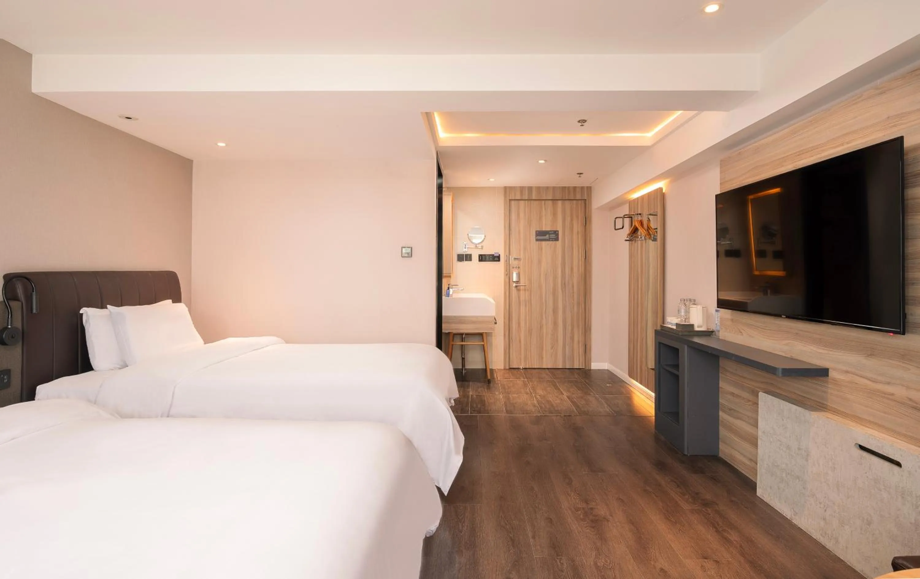 Photo of the whole room, Bed in Hanting Premium Hotel Shanghai Pudong Airport Chenyang Road