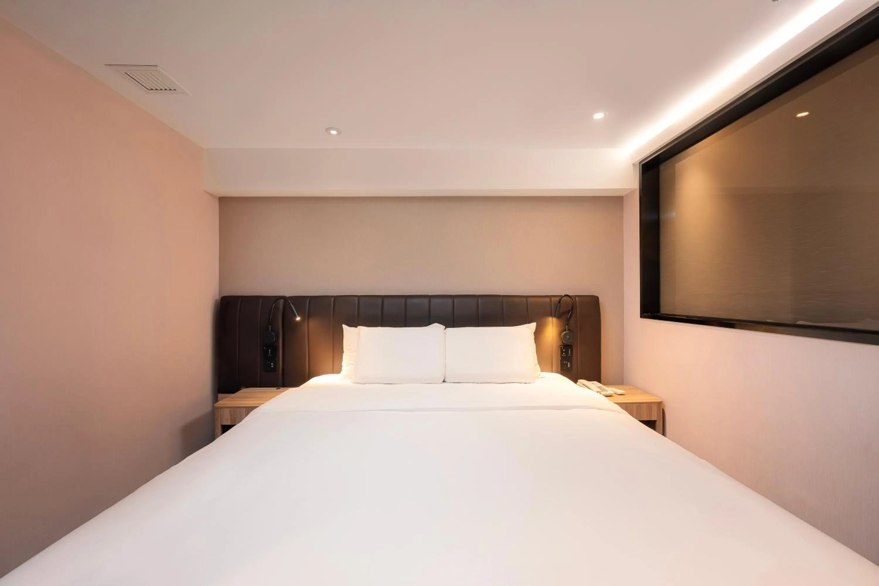 Bed in Hanting Premium Hotel Shanghai Pudong Airport Chenyang Road