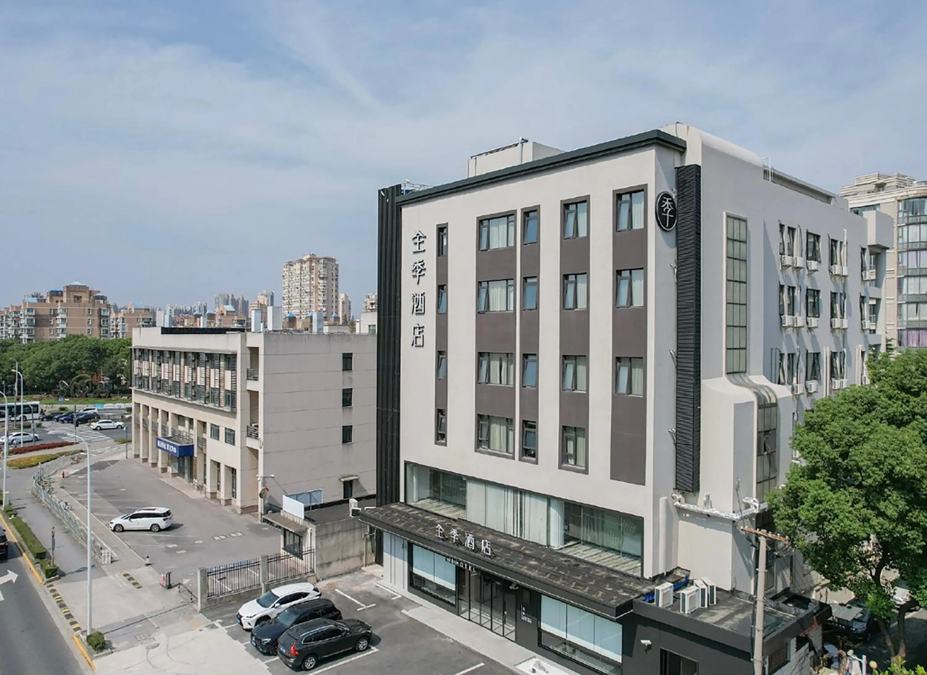 Property building in JI Hotel Shanghai New International Expo Center Longyang Road