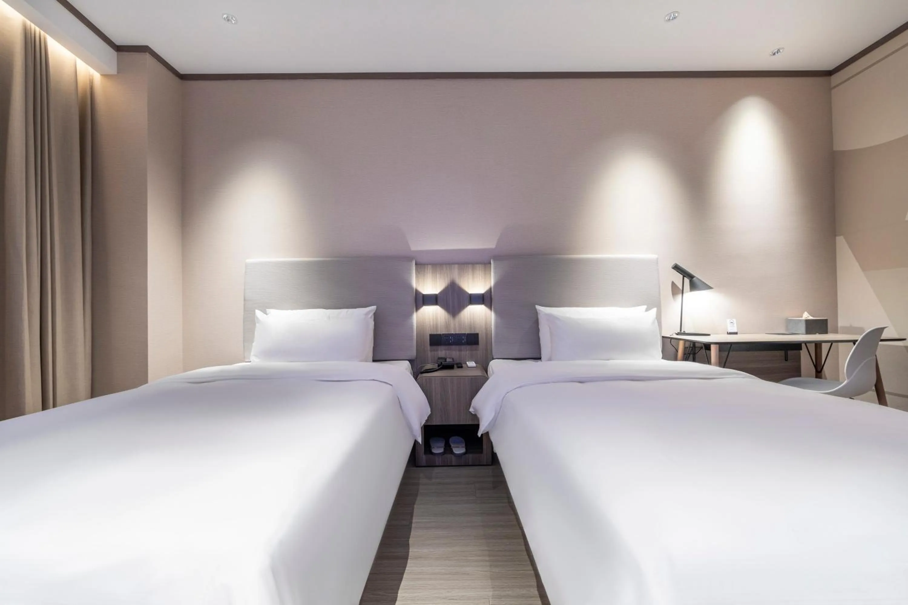 Bed in Hanting Hotel Shanghai South Station East China University of Science and Technology