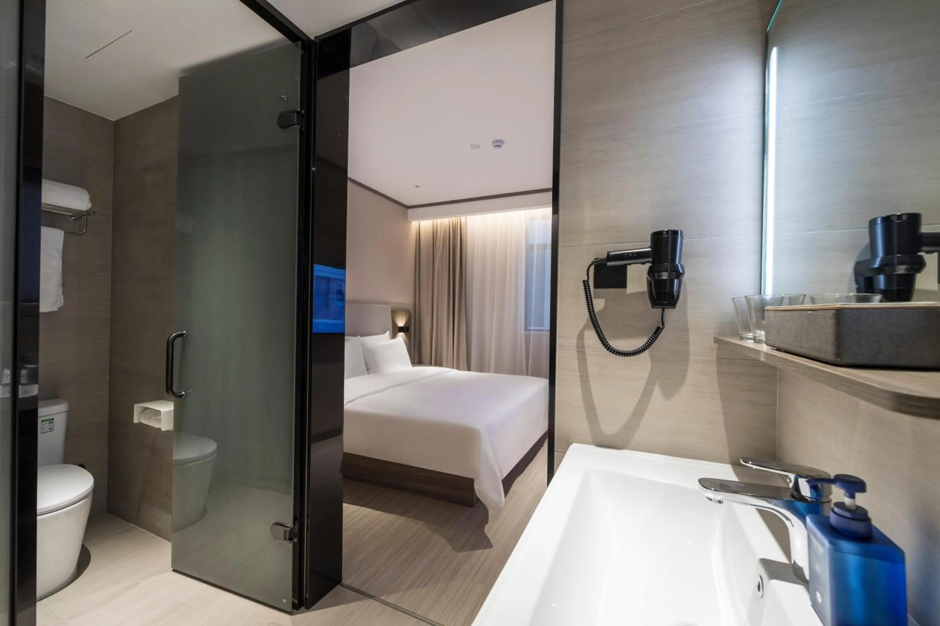 Bed in Hanting Hotel Shanghai South Station East China University of Science and Technology