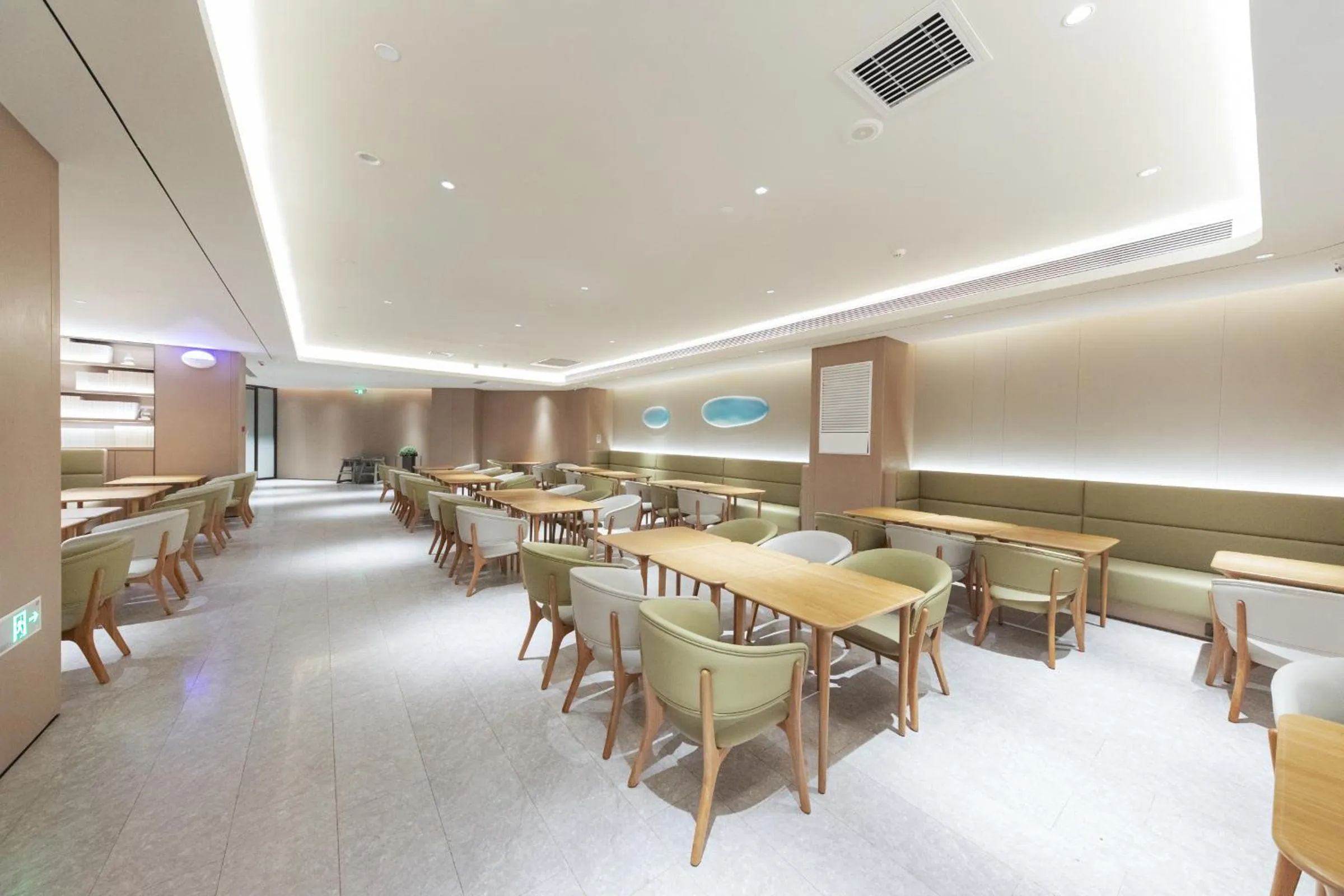 Restaurant/places to eat in JI Hotel Beijing West Railway Station Lianbao Road