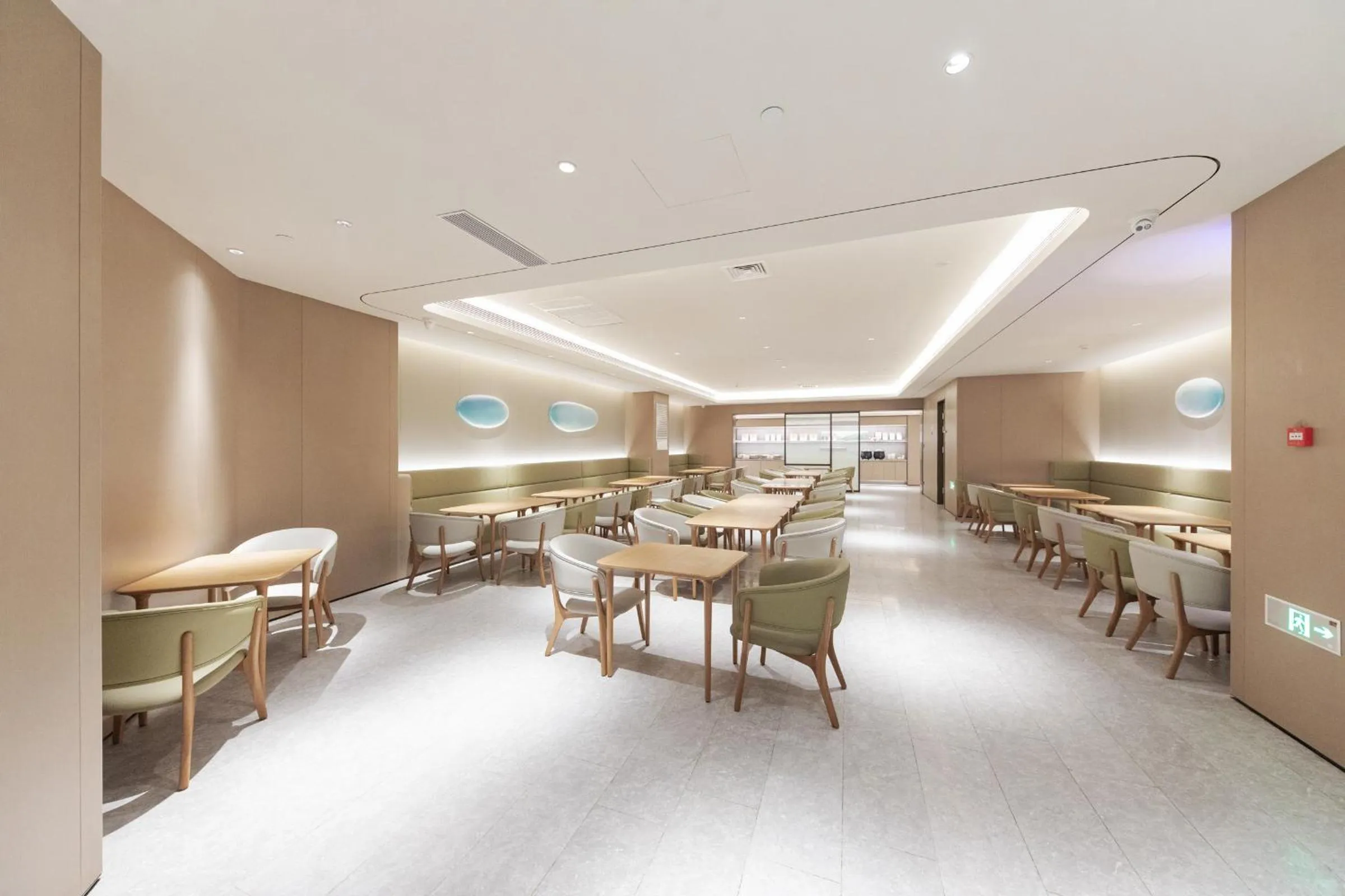 Restaurant/places to eat in JI Hotel Beijing West Railway Station Lianbao Road