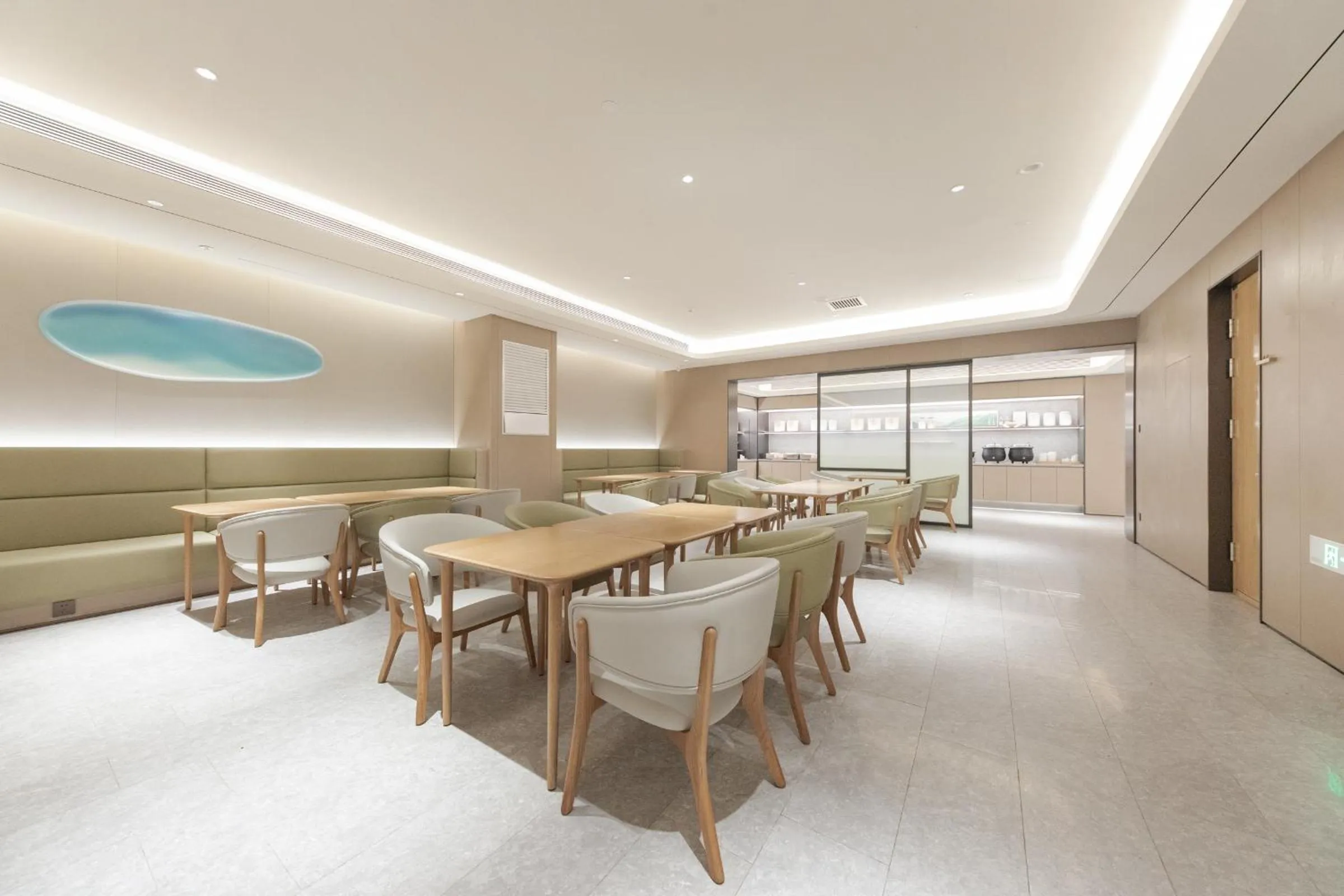 Restaurant/places to eat in JI Hotel Beijing West Railway Station Lianbao Road