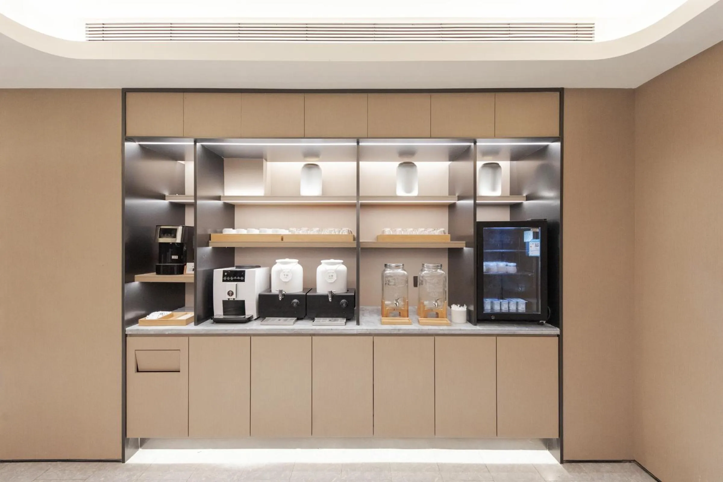 Restaurant/places to eat in JI Hotel Beijing West Railway Station Lianbao Road