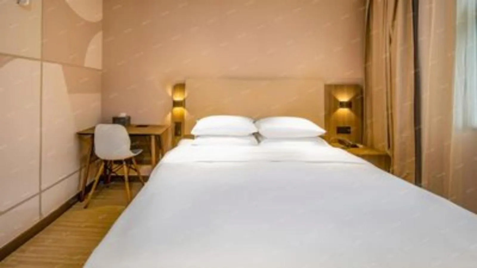 Bed in Hanting Hotel Shenzhen Huaqiang North Science Museum Subway Station