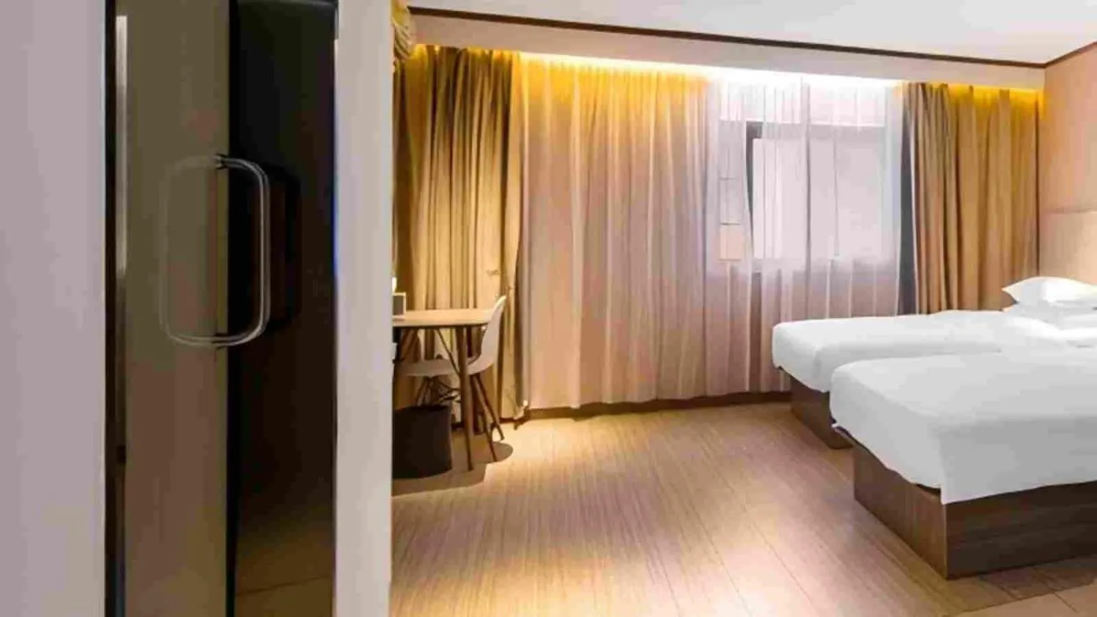 Bed in Hanting Hotel Shenzhen Huaqiang North Science Museum Subway Station