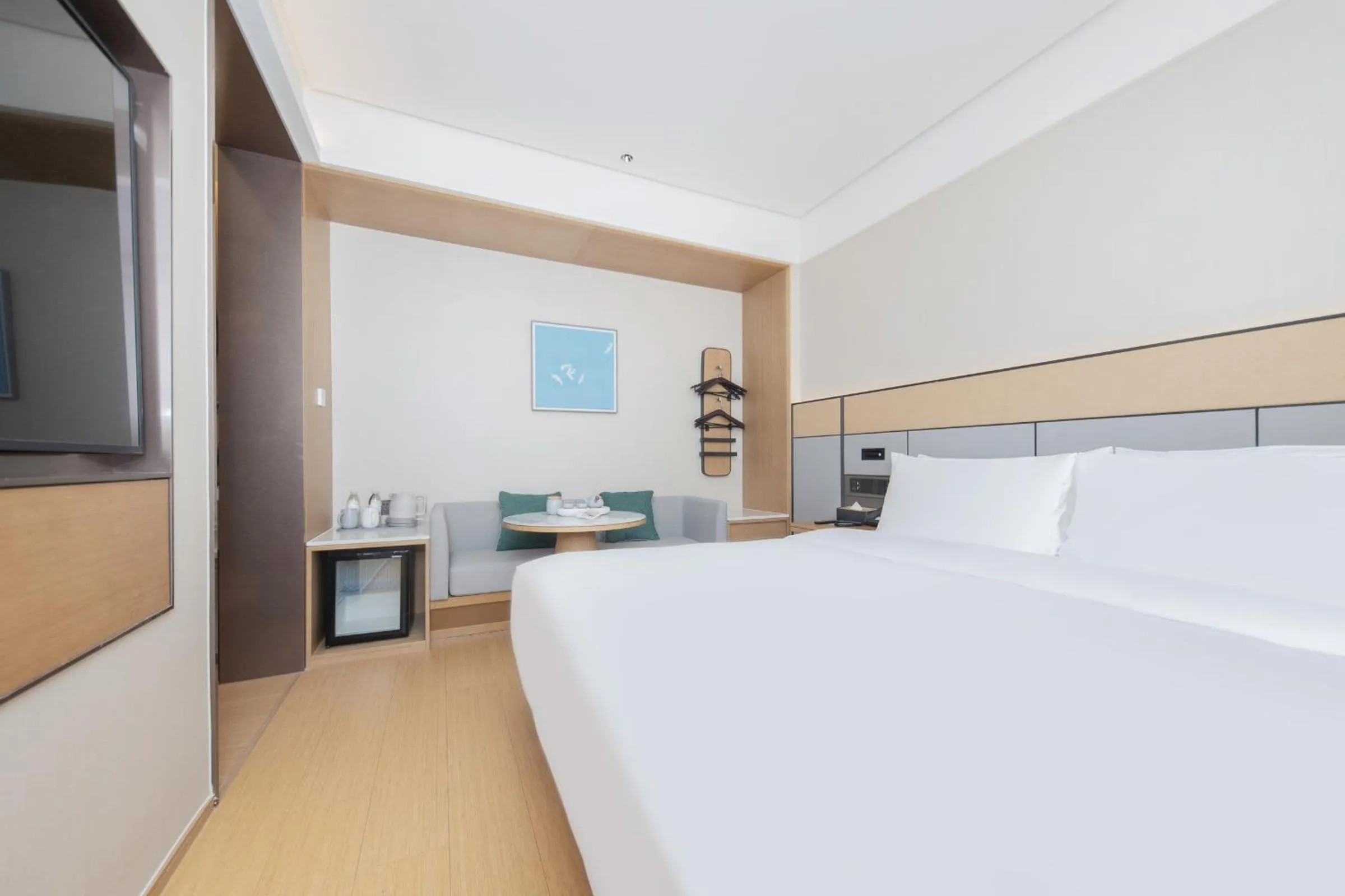 Bedroom, Bed in JI Hotel Shanghai South Railway Station Jinjiang Amusement Park (formerly Jinjiang Amusement Park Subway Station Branch)