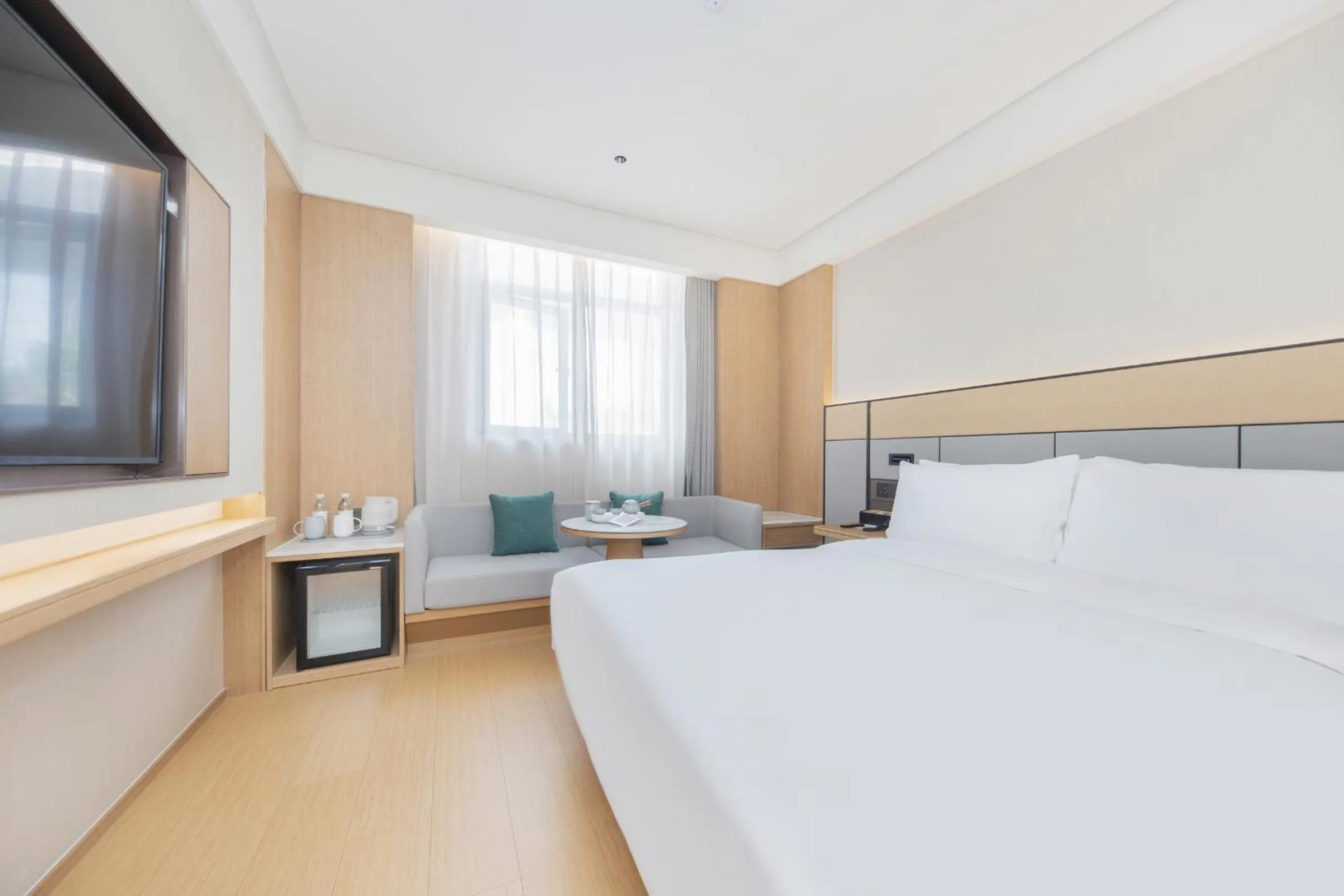 Photo of the whole room, Bed in JI Hotel Shanghai South Railway Station Jinjiang Amusement Park (formerly Jinjiang Amusement Park Subway Station Branch)