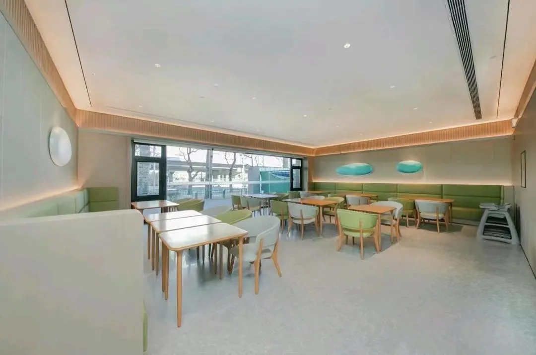 Restaurant/places to eat in JI Hotel Beijing Yansha Sanyuan Bridge