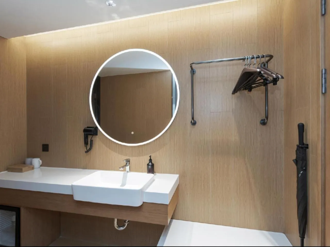 Photo of the whole room in JI Hotel Hangzhou Lin'an People's Square