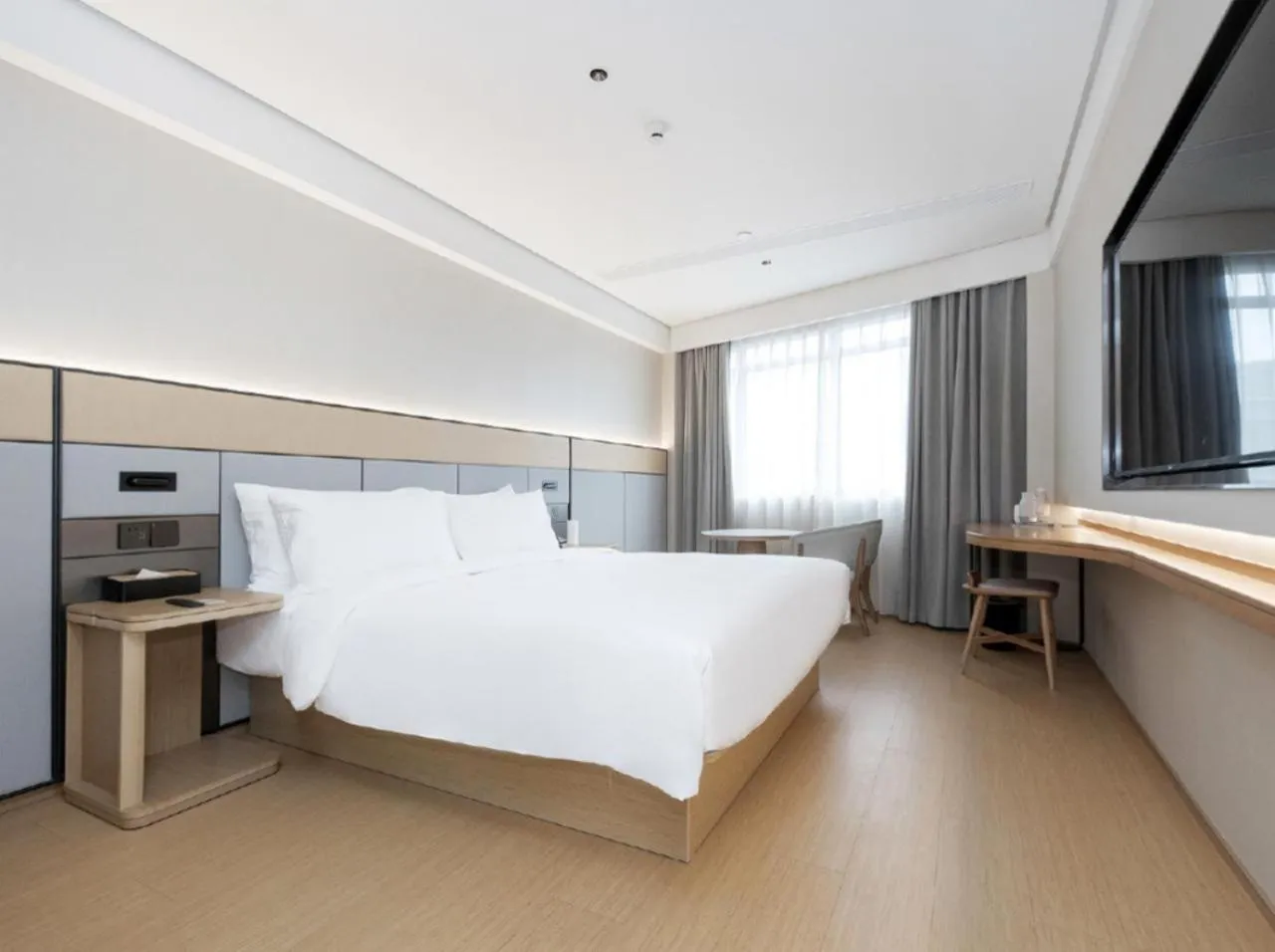 Photo of the whole room, Bed in JI Hotel Hangzhou Lin'an People's Square