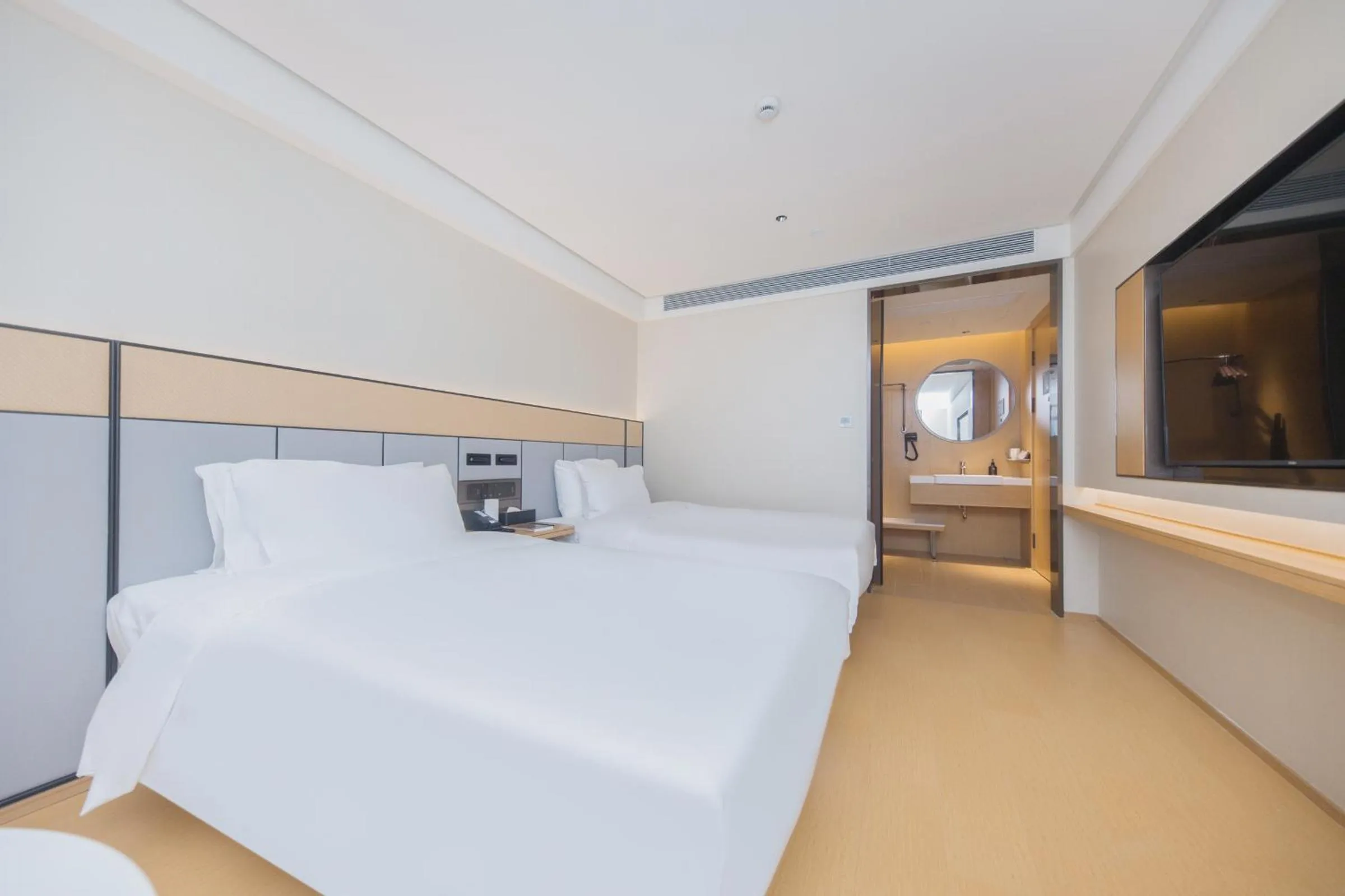 Bed in JI Hotel Hangzhou Linping Yintai City