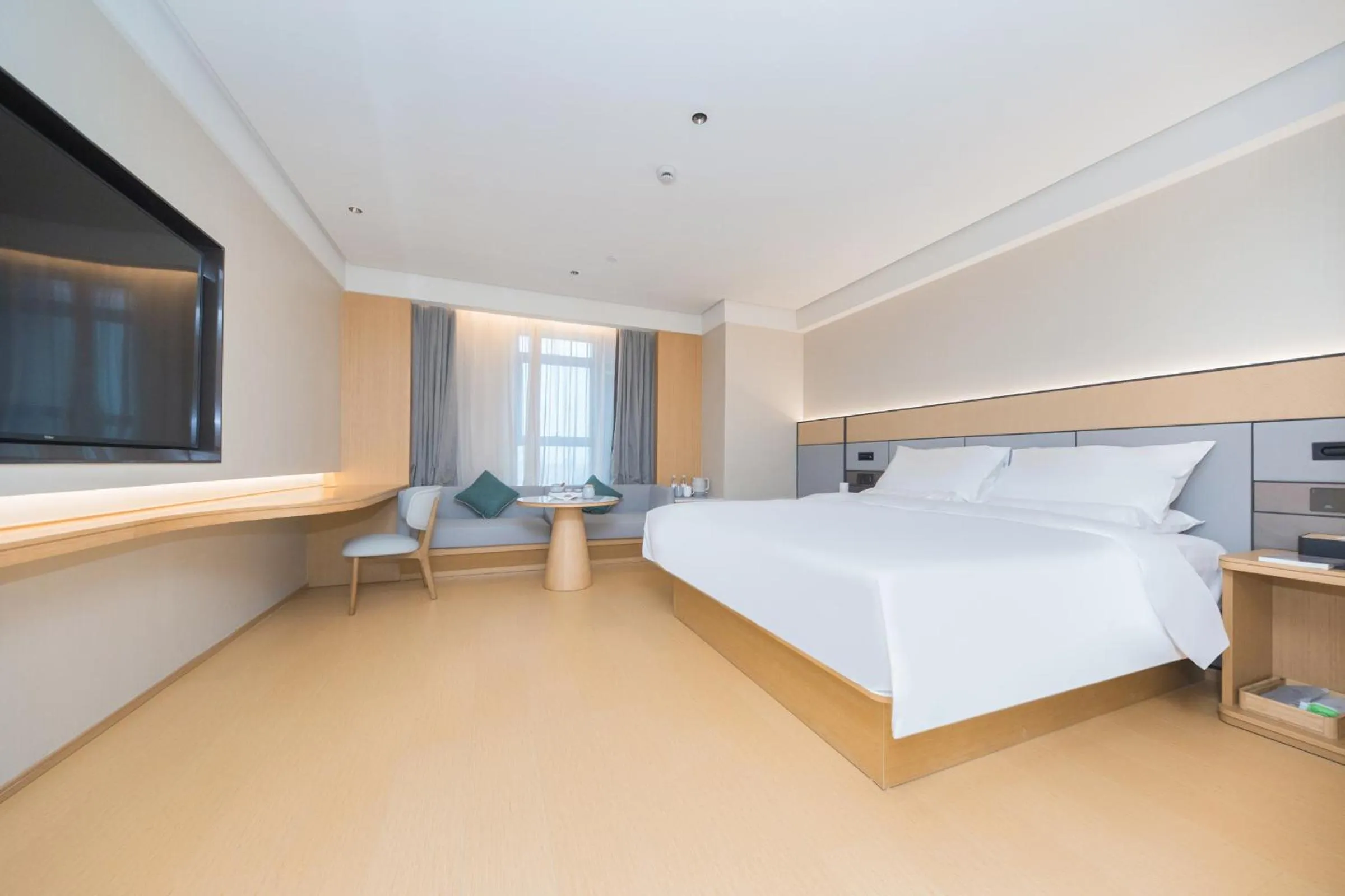 Photo of the whole room, Bed in JI Hotel Hangzhou Linping Yintai City