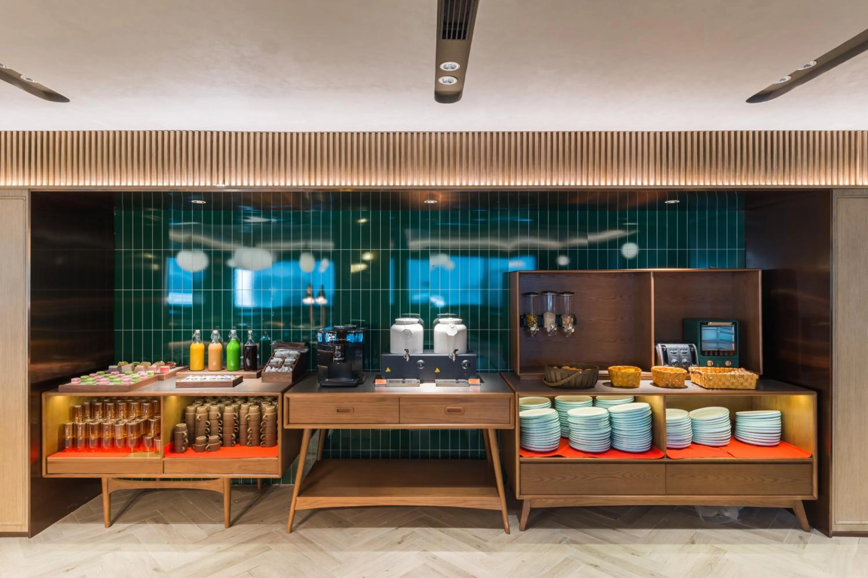 Restaurant/places to eat in Orange Hotel Shanghai World Expo Center