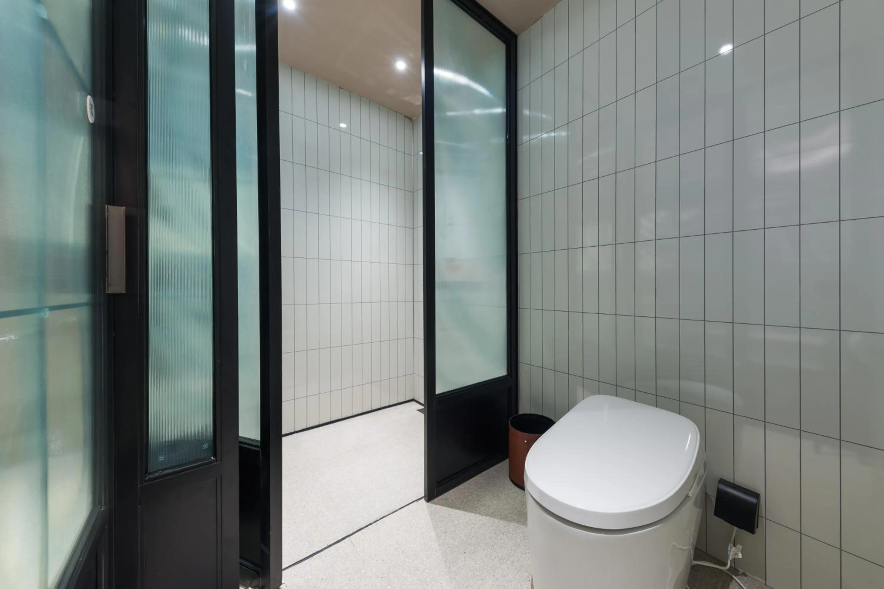 Toilet in Orange Hotel Shanghai World Expo Center