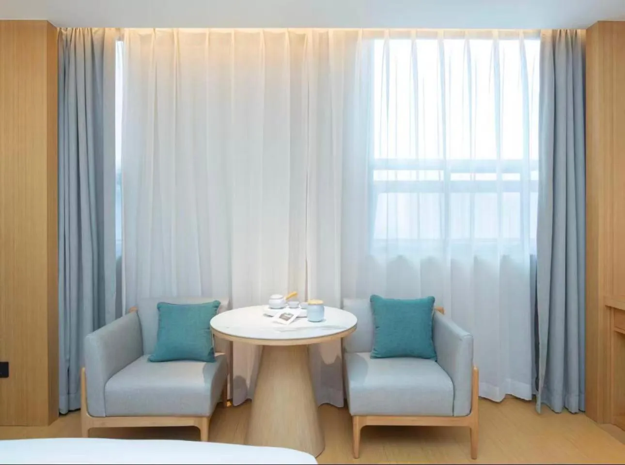 Seating area in JI Hotel Shanghai Dianshanhu Avenue Metro Station