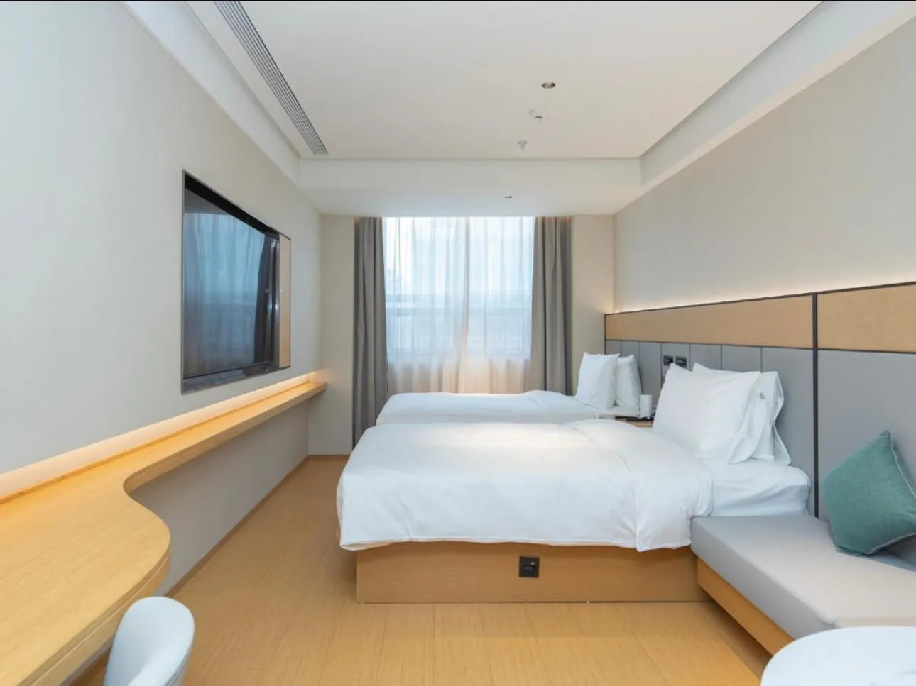 Photo of the whole room, Bed in JI Hotel Shanghai Dianshanhu Avenue Metro Station
