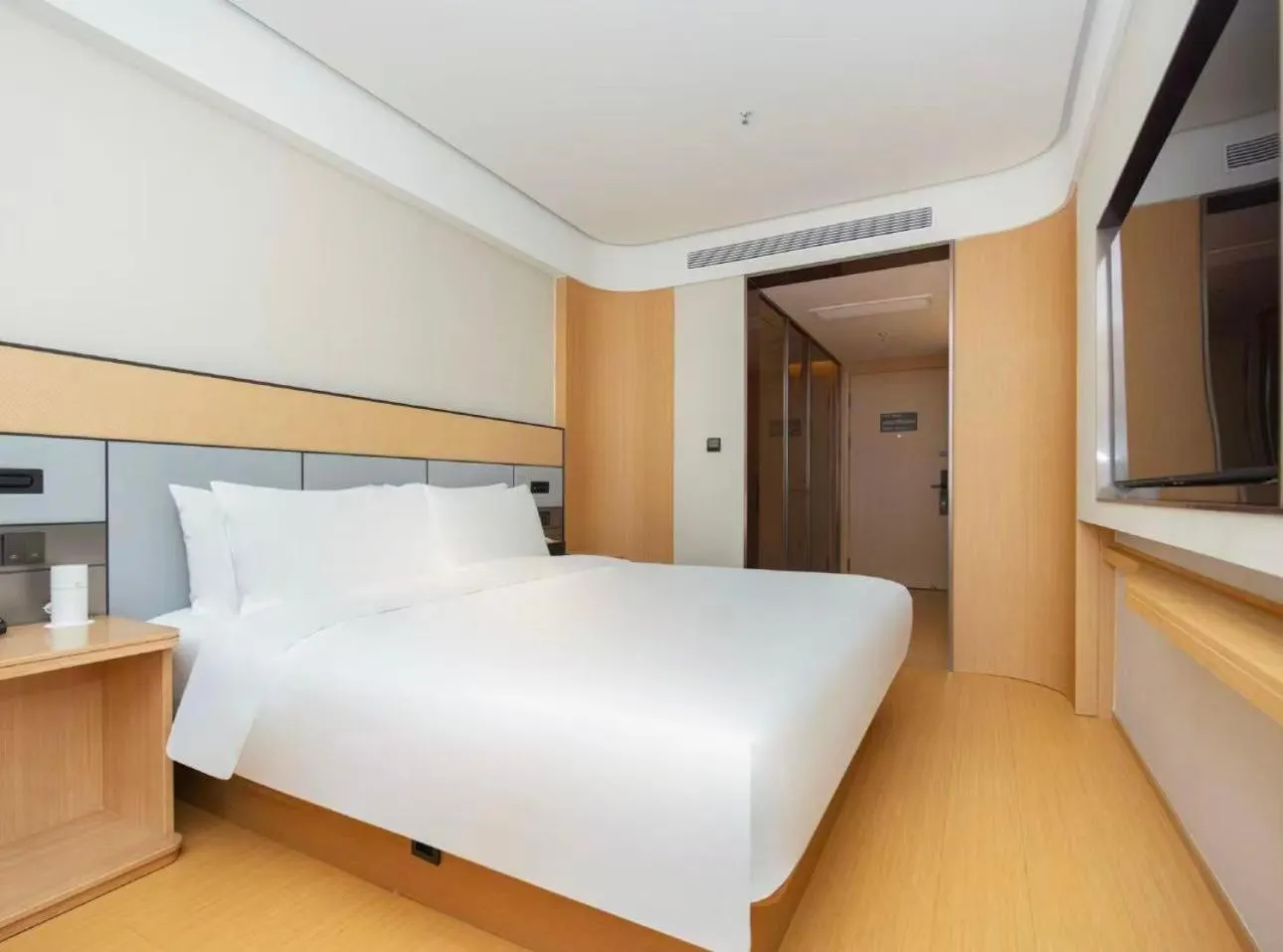 Bed in JI Hotel Shanghai Dianshanhu Avenue Metro Station