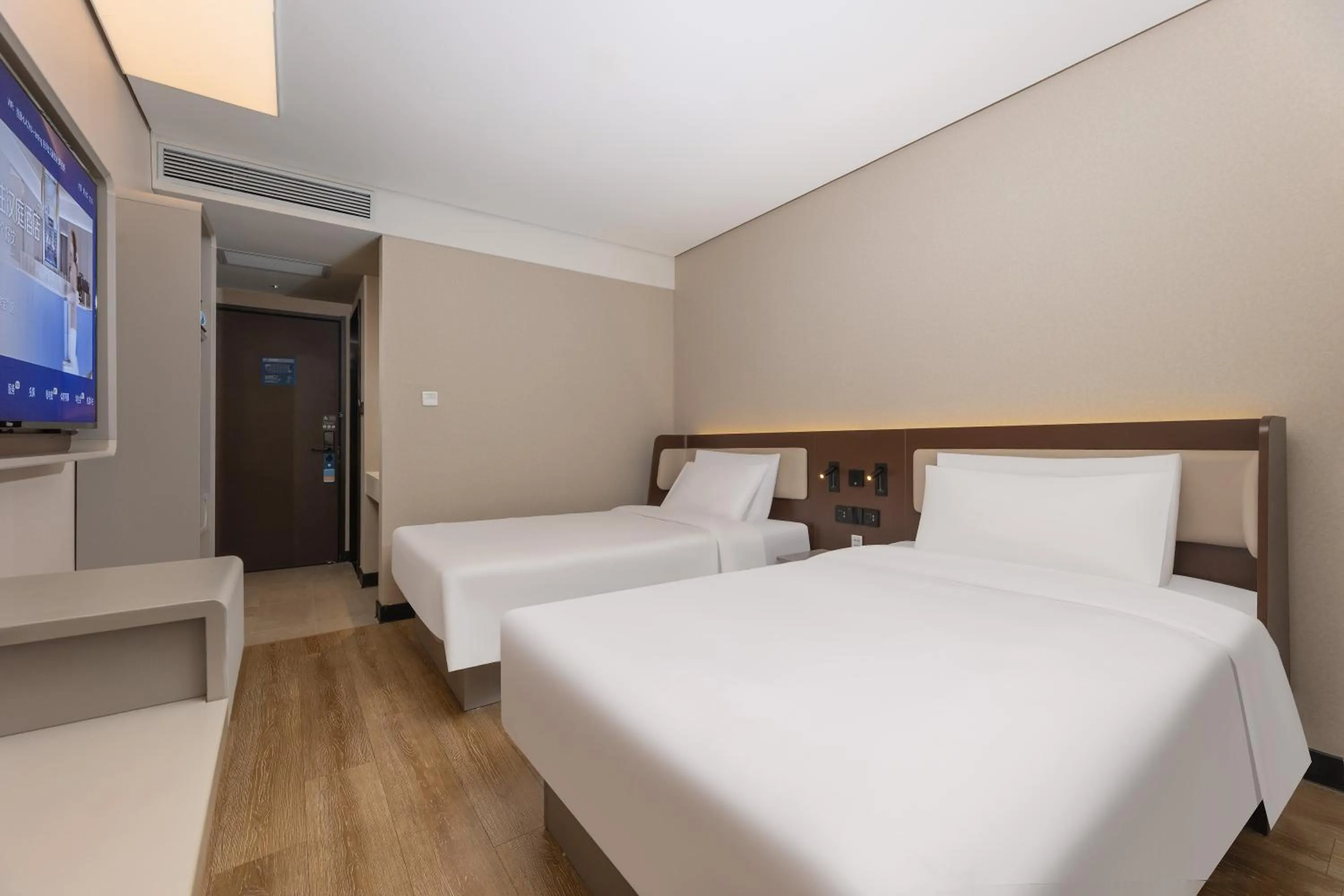 Property logo or sign, Bed in Hanting Hotel Shanghai Tongji University Kongjiang Road