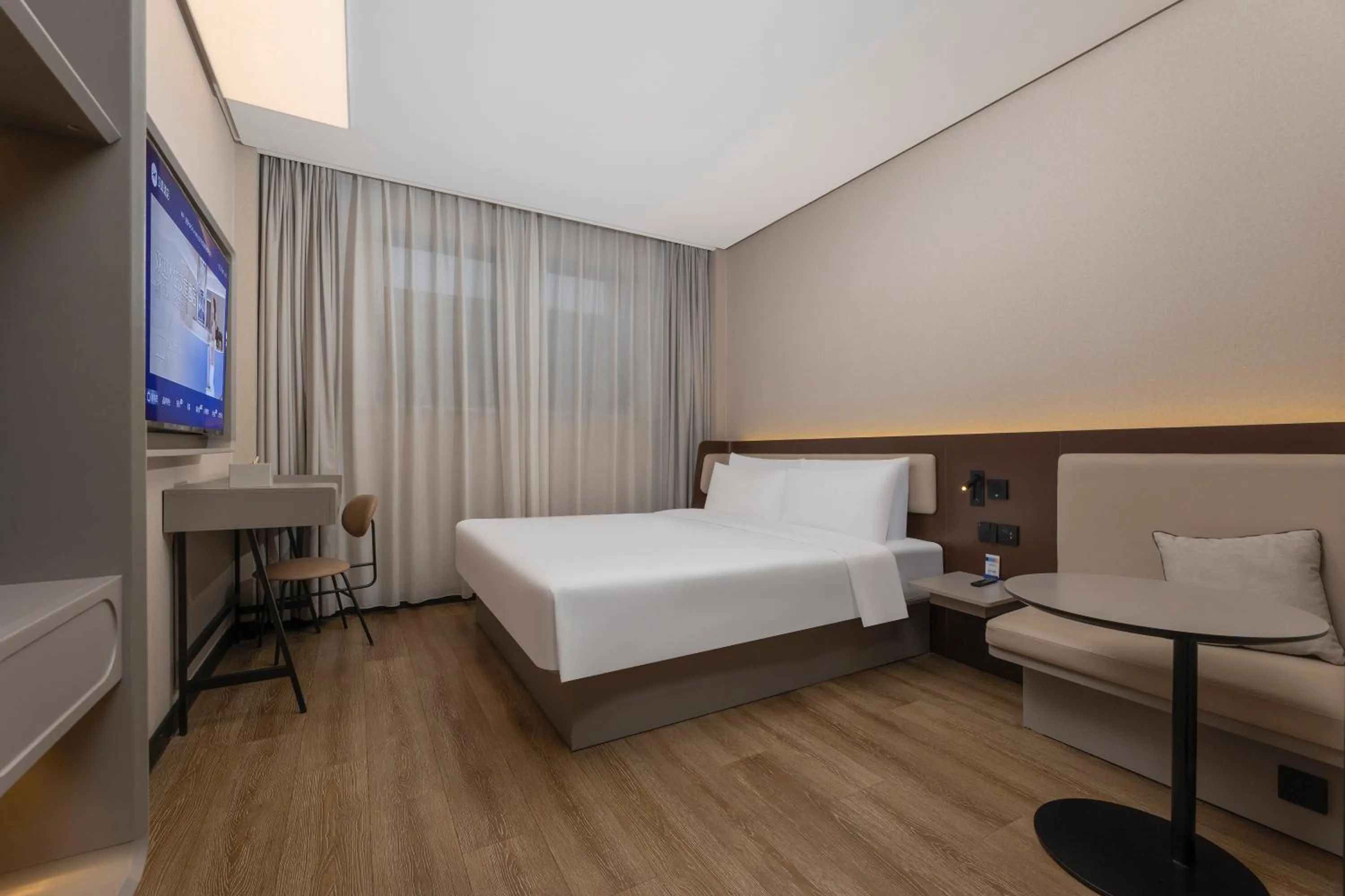 Property logo or sign, Bed in Hanting Hotel Shanghai Tongji University Kongjiang Road