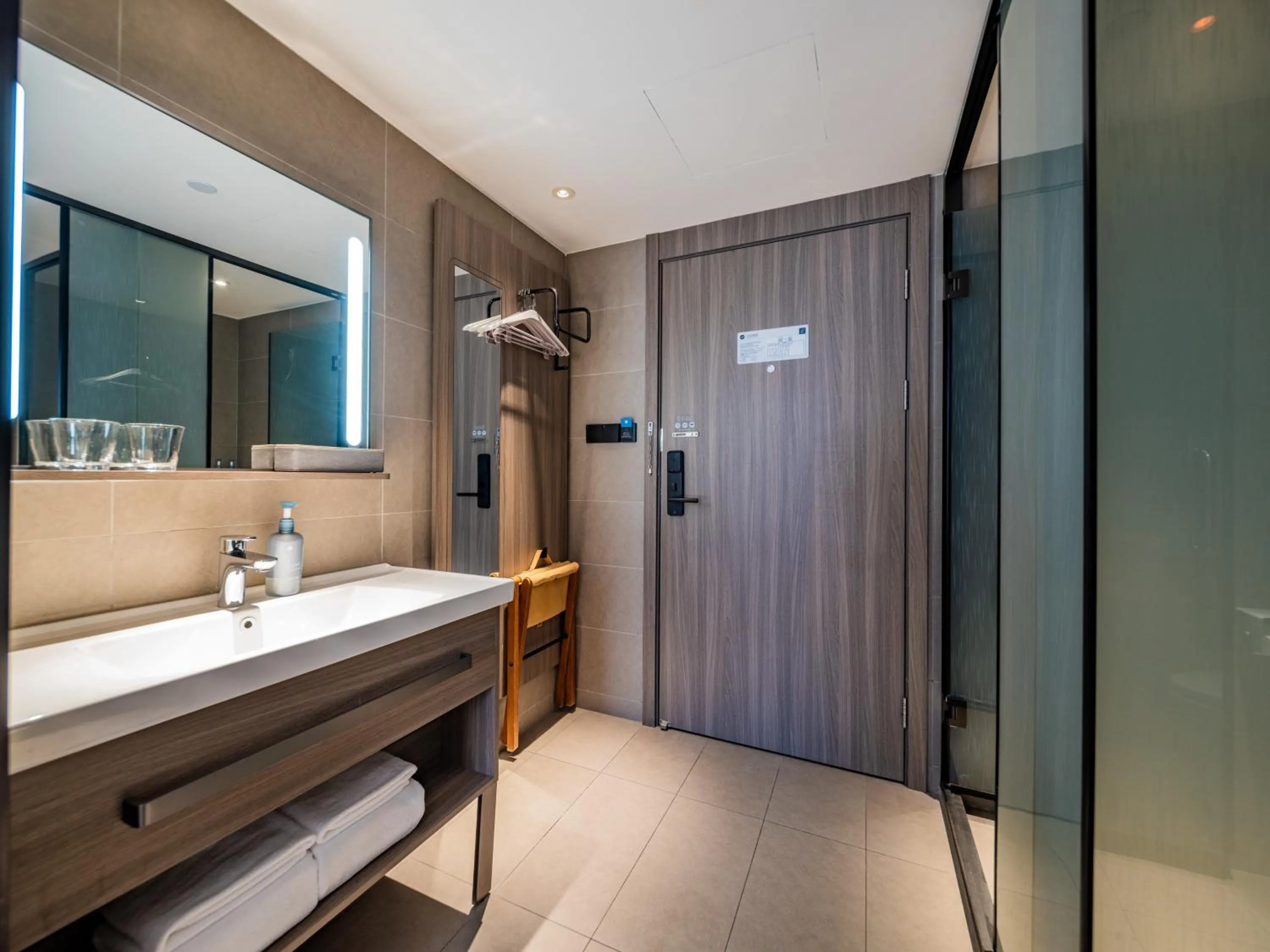 Bathroom in Hanting Hotel Chengdu Tianfu Square Subway Station