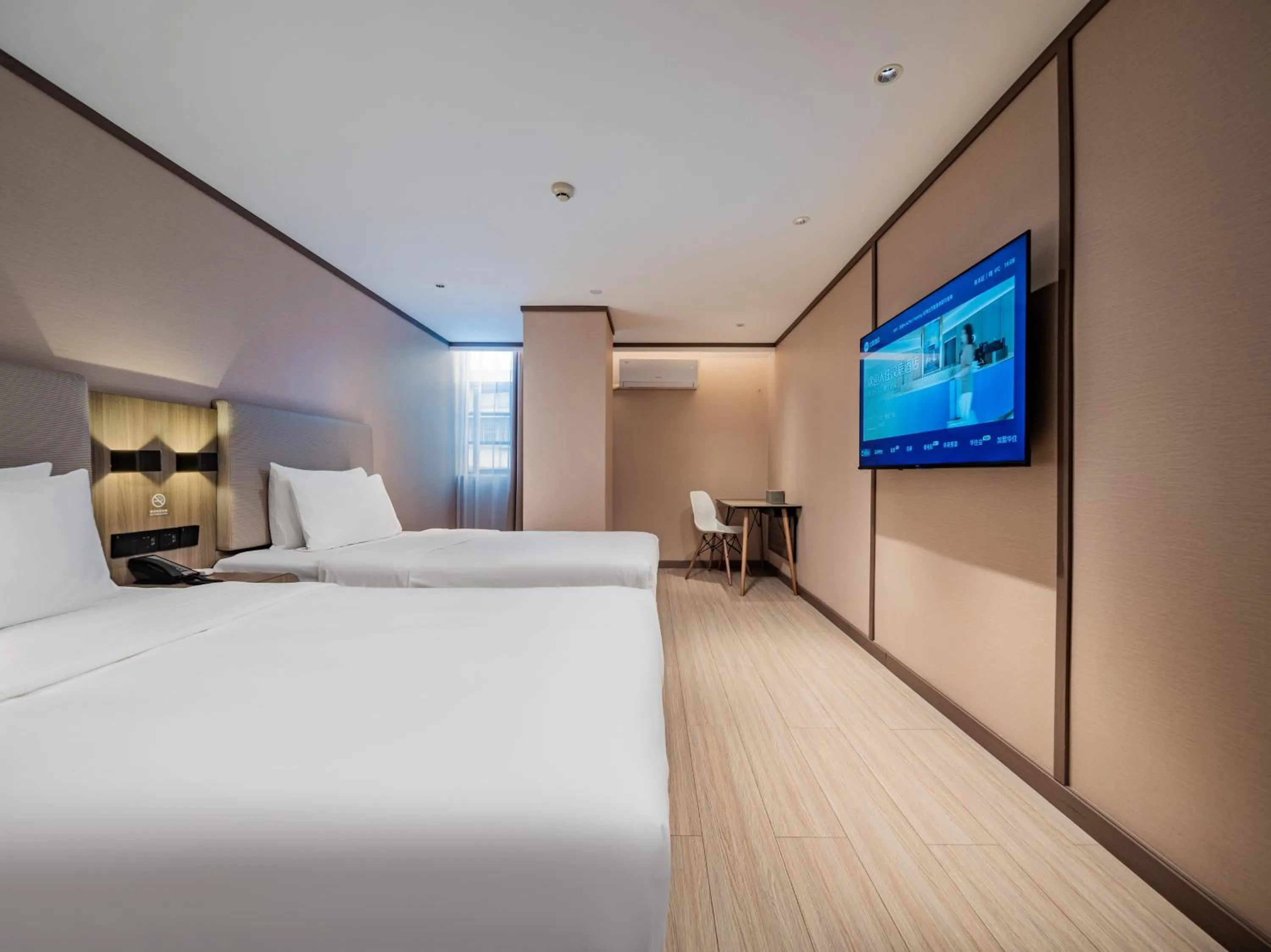 Photo of the whole room, Bed in Hanting Hotel Chengdu Tianfu Square Subway Station