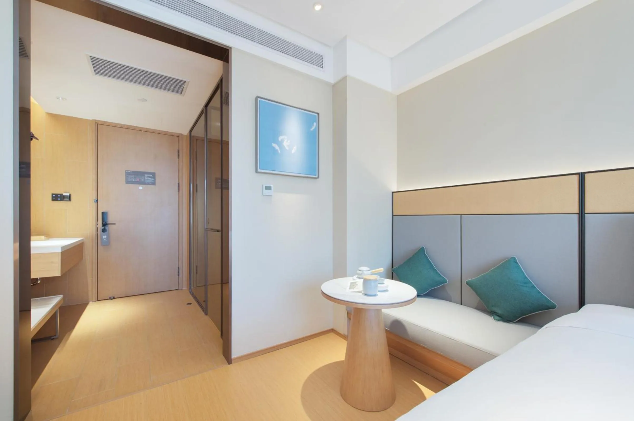 Bedroom, Bed in JI Hotel Shenzhen Convention & Exhibition Center Gangxia Subway Station